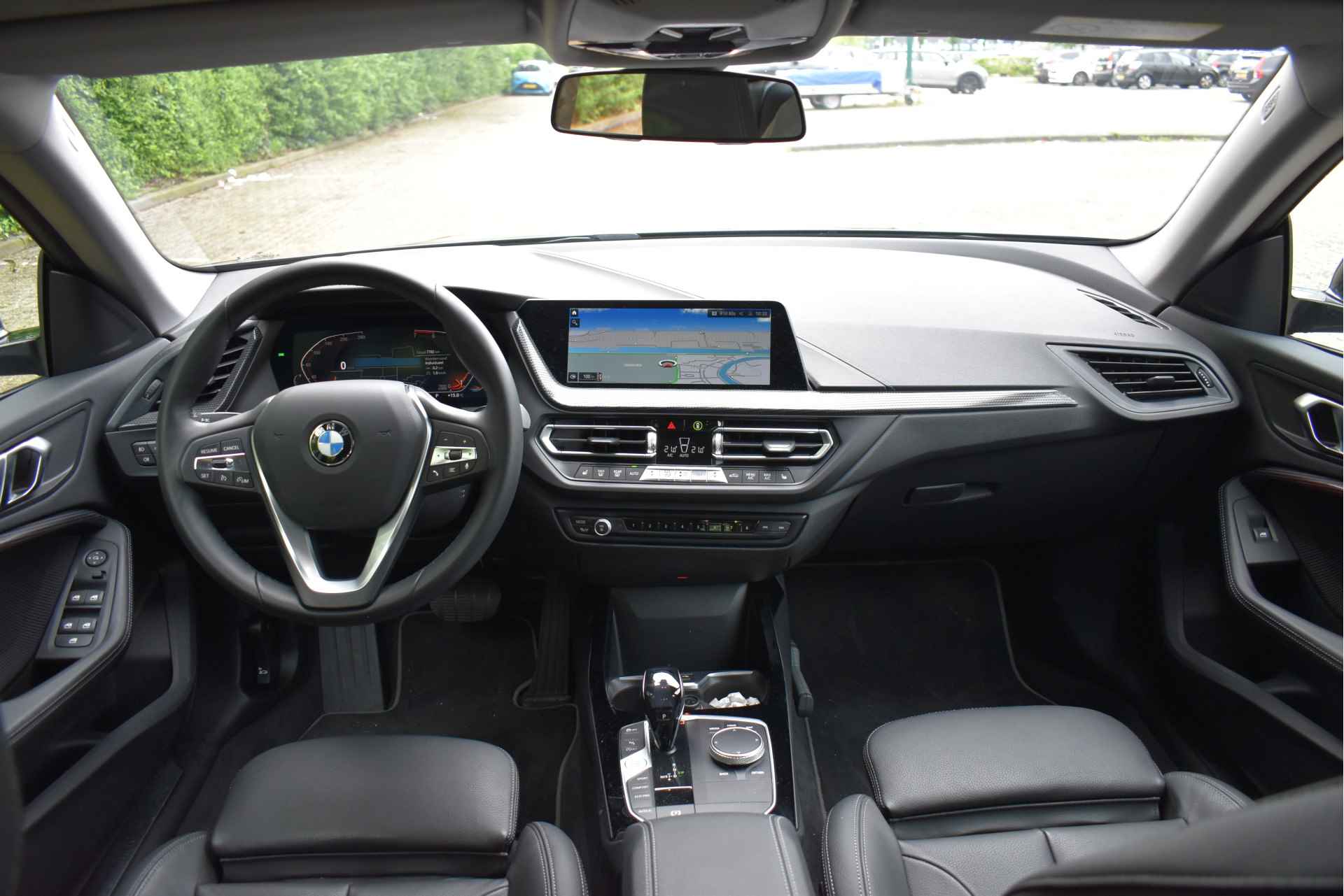 BMW 2 Serie Gran Coupé 218i Business Edition Plus NL-AUTO, CAMERA, LEDER, SFEERVERLICHTING, CARPLAY, FULL LED, NAP - 13/65