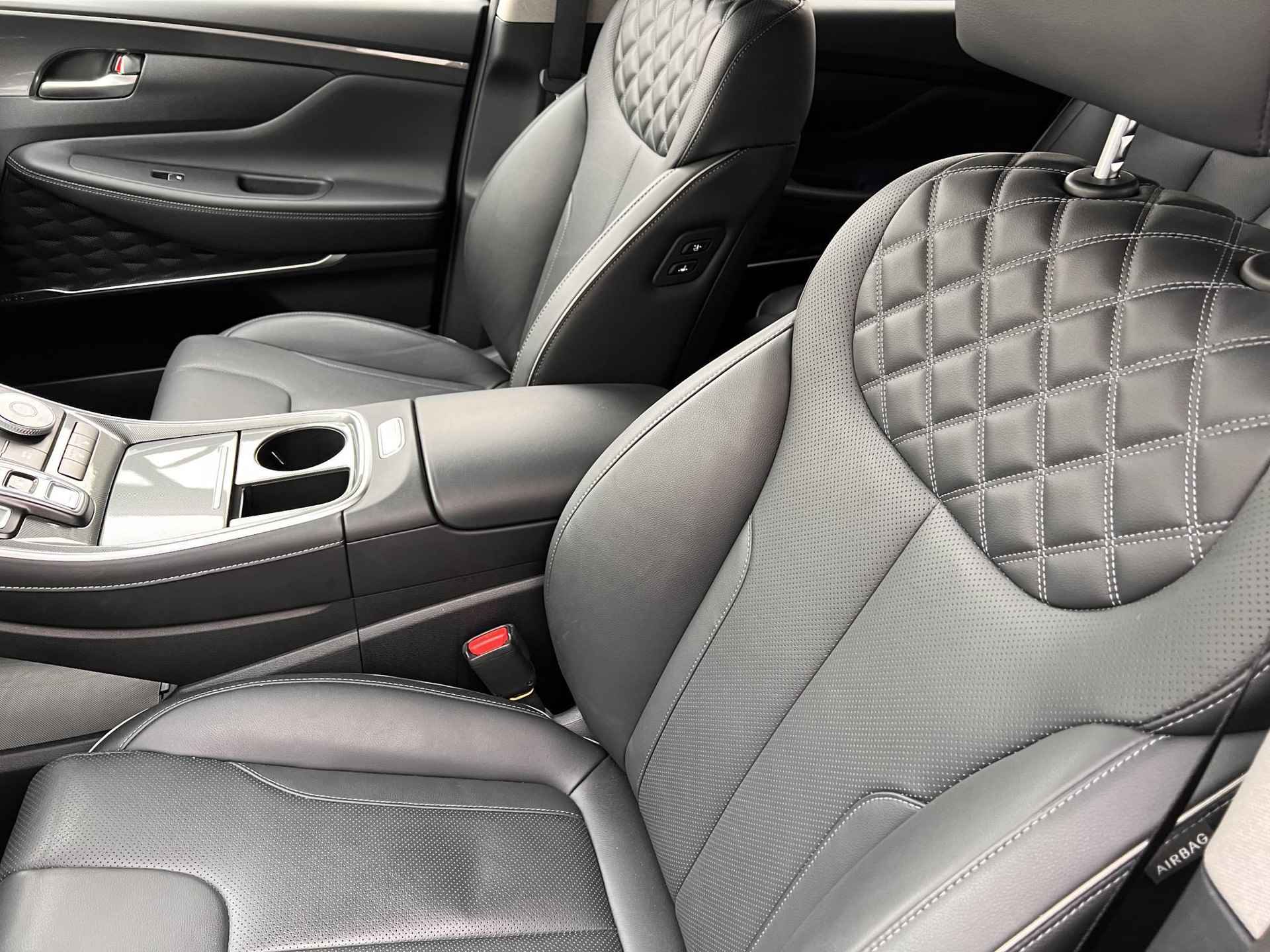 Hyundai Santa Fe 1.6 T-GDI HEV Comfort Smart 7p. Automaat / Zeven persoons / Elektrische stoelen / Trekgewicht 1.650kg! / - 24/62