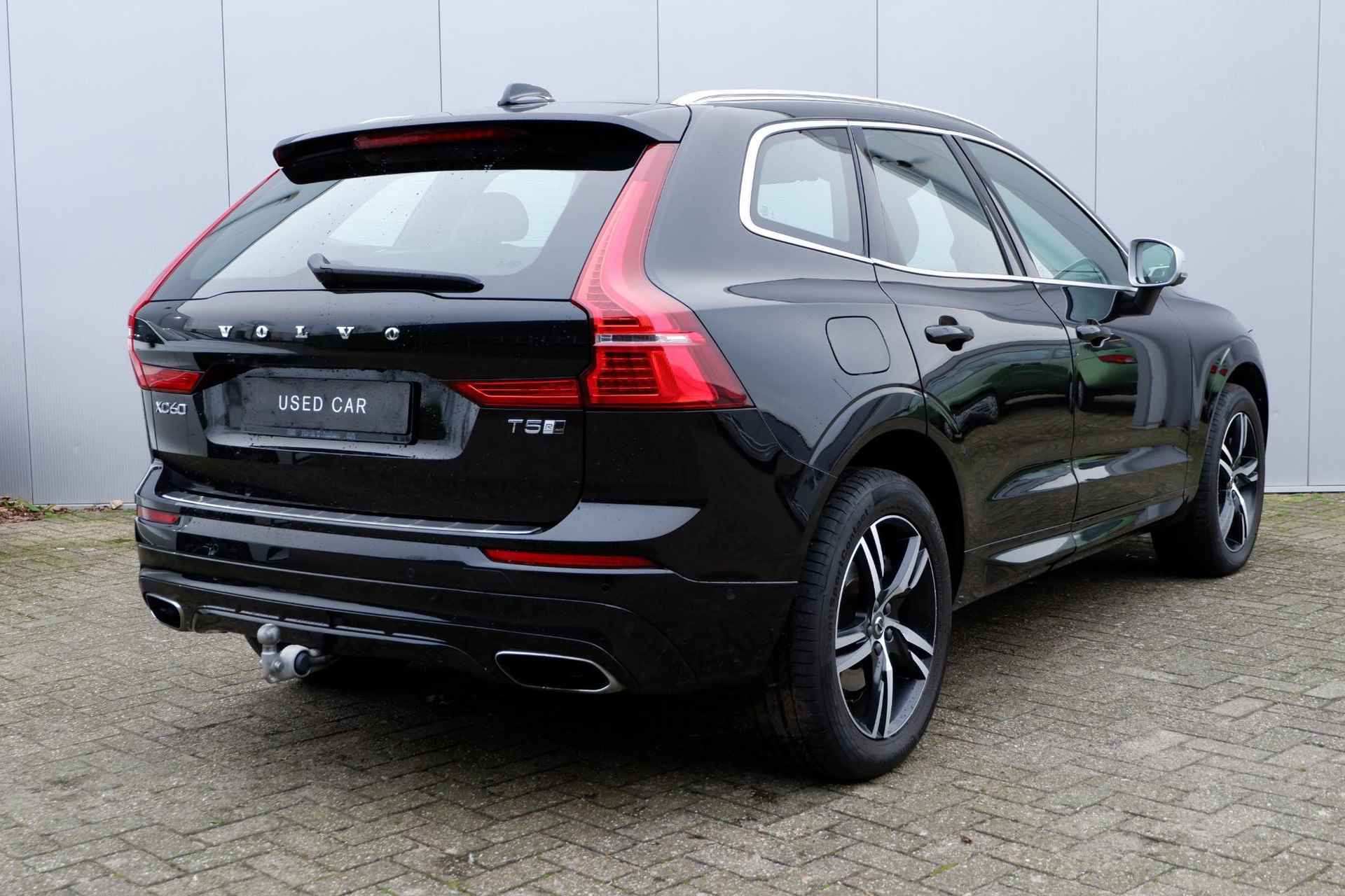 Volvo XC60 T5 Automaat AWD R-Design, Volvo XC60 T5 AWD AUT8 250PK R-Design, Elektrisch bedienbaar glazen panoramisch schuif-/kanteldak, Adaptieve Cruise Control met Pilot Assist, BLIS Dodehoekdetectie, 360 graden rondomzicht camera, 19" Lichtmetalen velgen - 2/25