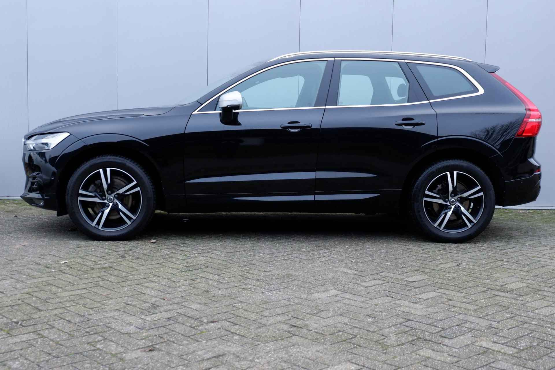 Volvo XC60 T5 Automaat AWD R-Design, Volvo XC60 T5 AWD AUT8 250PK R-Design, Elektrisch bedienbaar glazen panoramisch schuif-/kanteldak, Adaptieve Cruise Control met Pilot Assist, BLIS Dodehoekdetectie, 360 graden rondomzicht camera, 19" Lichtmetalen velgen - 8/25