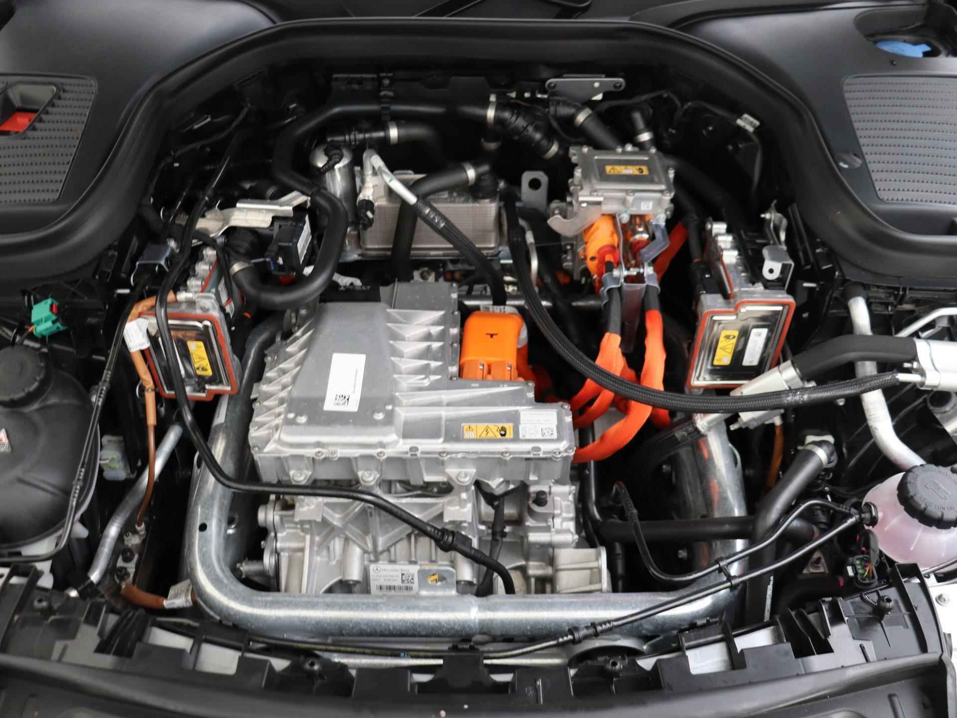 Mercedes-Benz EQC 400 4MATIC AMG Line 80 kWh / Pano schuifdak / Elek. Trekhaak / 21 Inch AMG Multispaak - 11/37