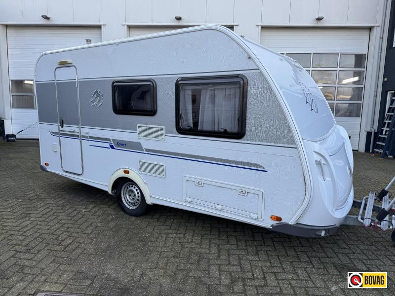 Knaus Sport 420 QD met mover en luifel