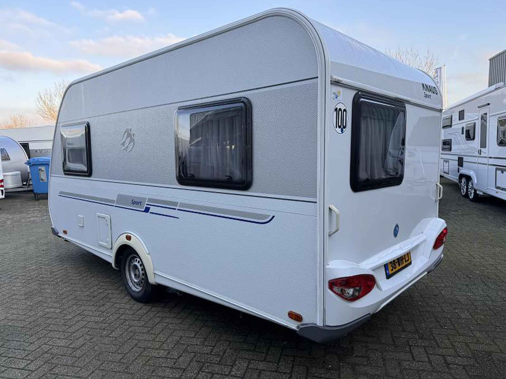 Knaus Sport 420 QD met mover en luifel - 4/16