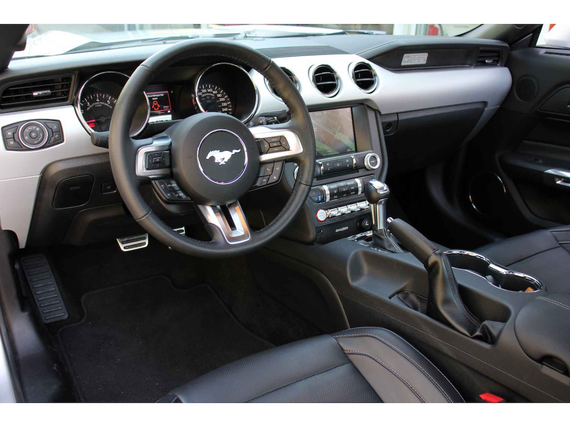 Ford Mustang Convertible 5.0 GT AUTOMAAT | UNIEK: NL-AUTO! | DEALER OH! | FULL OPTION | LEDER | CUSTOM PACK | PDC - 5/31