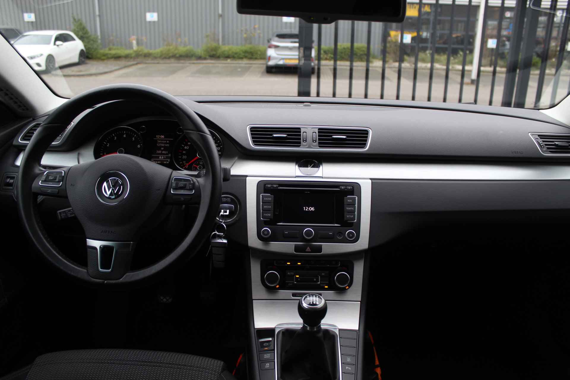 Volkswagen Passat CC 1.8 TSI 5p. Origineel NL/Navigatie/Bluetooth/Parkeer Sensoren Voor+Achter/Climate cotrol/Trekhaak/Cruise control - 12/24