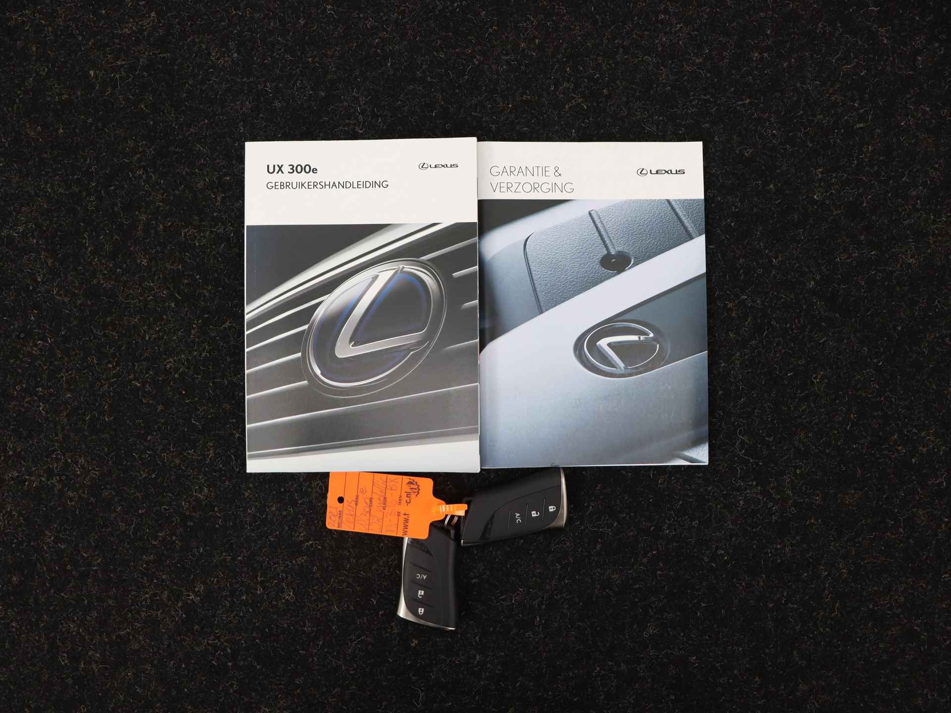 Lexus UX 300e Business | Full Electric | Apple CarPlay / Android Auto | DAB | Elektrische stoelen | - 11/41