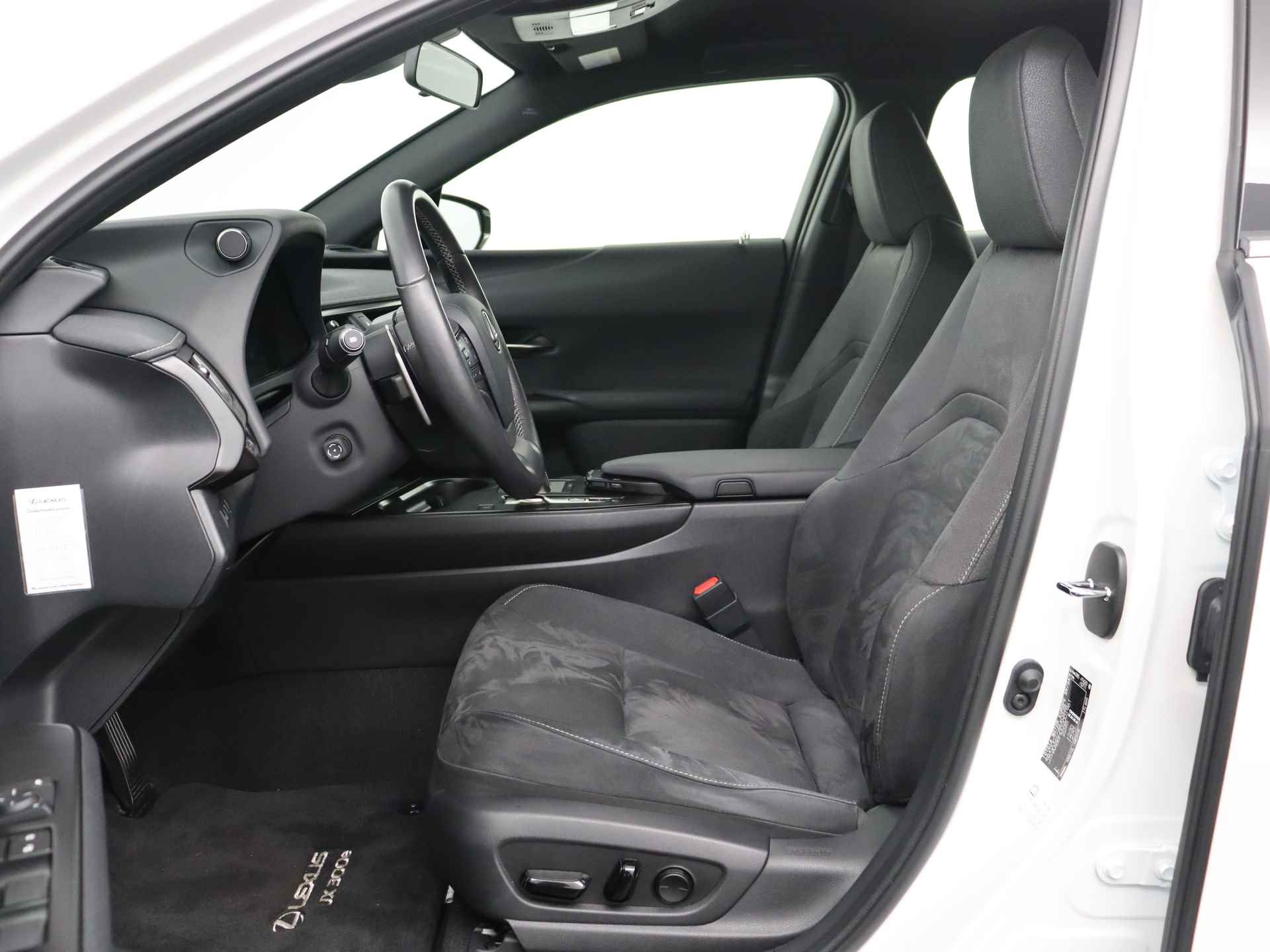Lexus UX 300e Business | Full Electric | Apple CarPlay / Android Auto | DAB | Elektrische stoelen | - 15/41