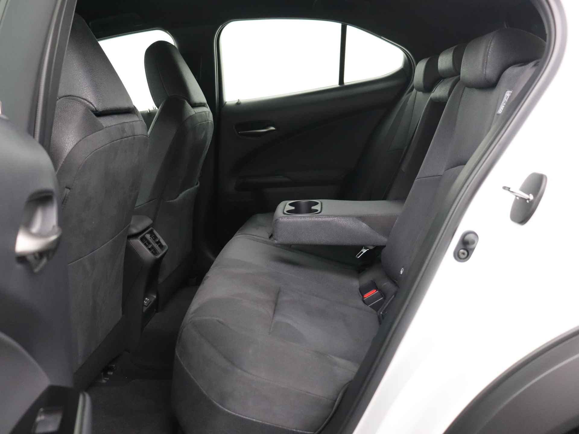 Lexus UX 300e Business | Full Electric | Apple CarPlay / Android Auto | DAB | Elektrische stoelen | - 16/41