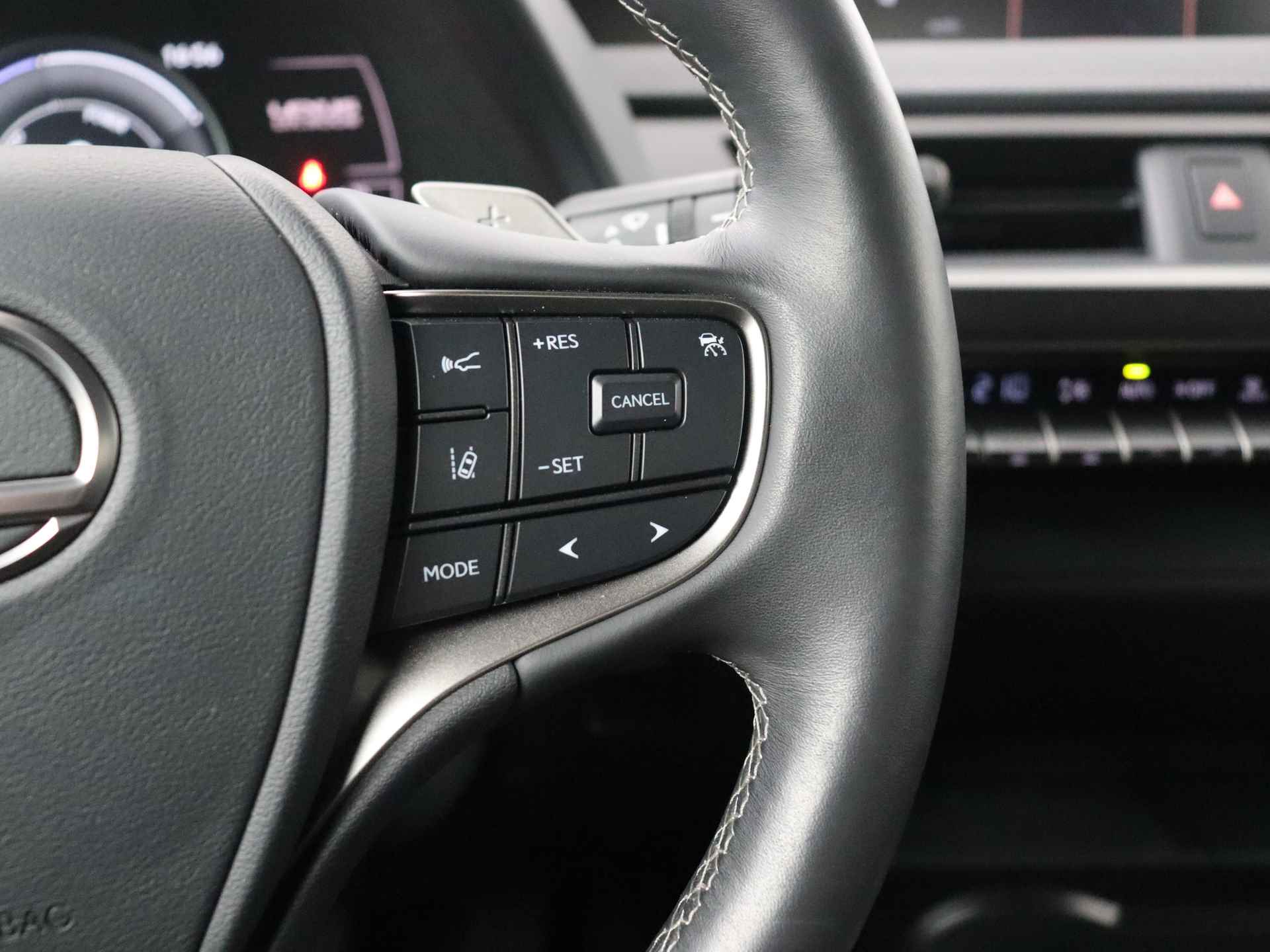 Lexus UX 300e Business | Full Electric | Apple CarPlay / Android Auto | DAB | Elektrische stoelen | - 18/41