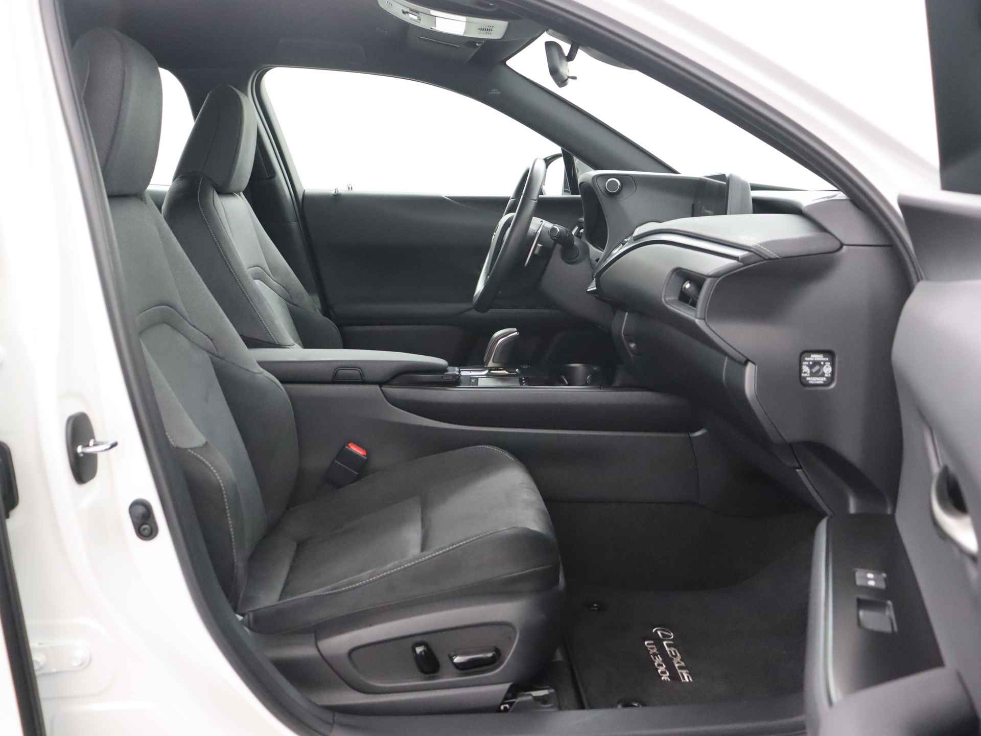 Lexus UX 300e Business | Full Electric | Apple CarPlay / Android Auto | DAB | Elektrische stoelen | - 24/41