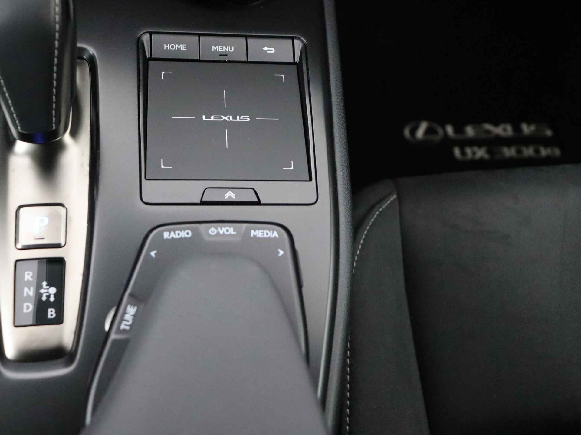 Lexus UX 300e Business | Full Electric | Apple CarPlay / Android Auto | DAB | Elektrische stoelen | - 27/41