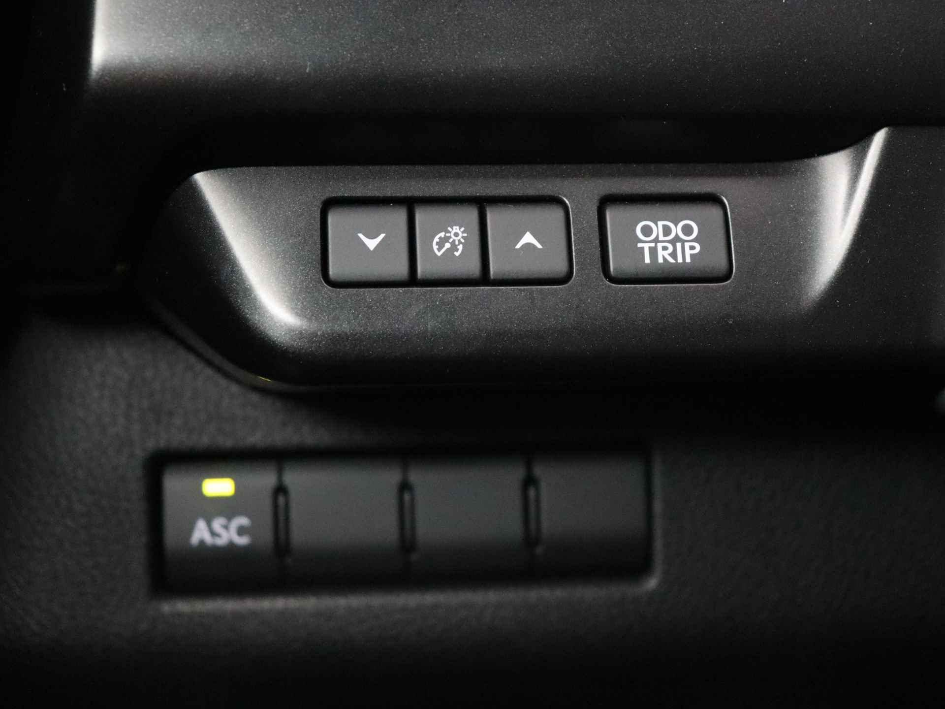 Lexus UX 300e Business | Full Electric | Apple CarPlay / Android Auto | DAB | Elektrische stoelen | - 28/41