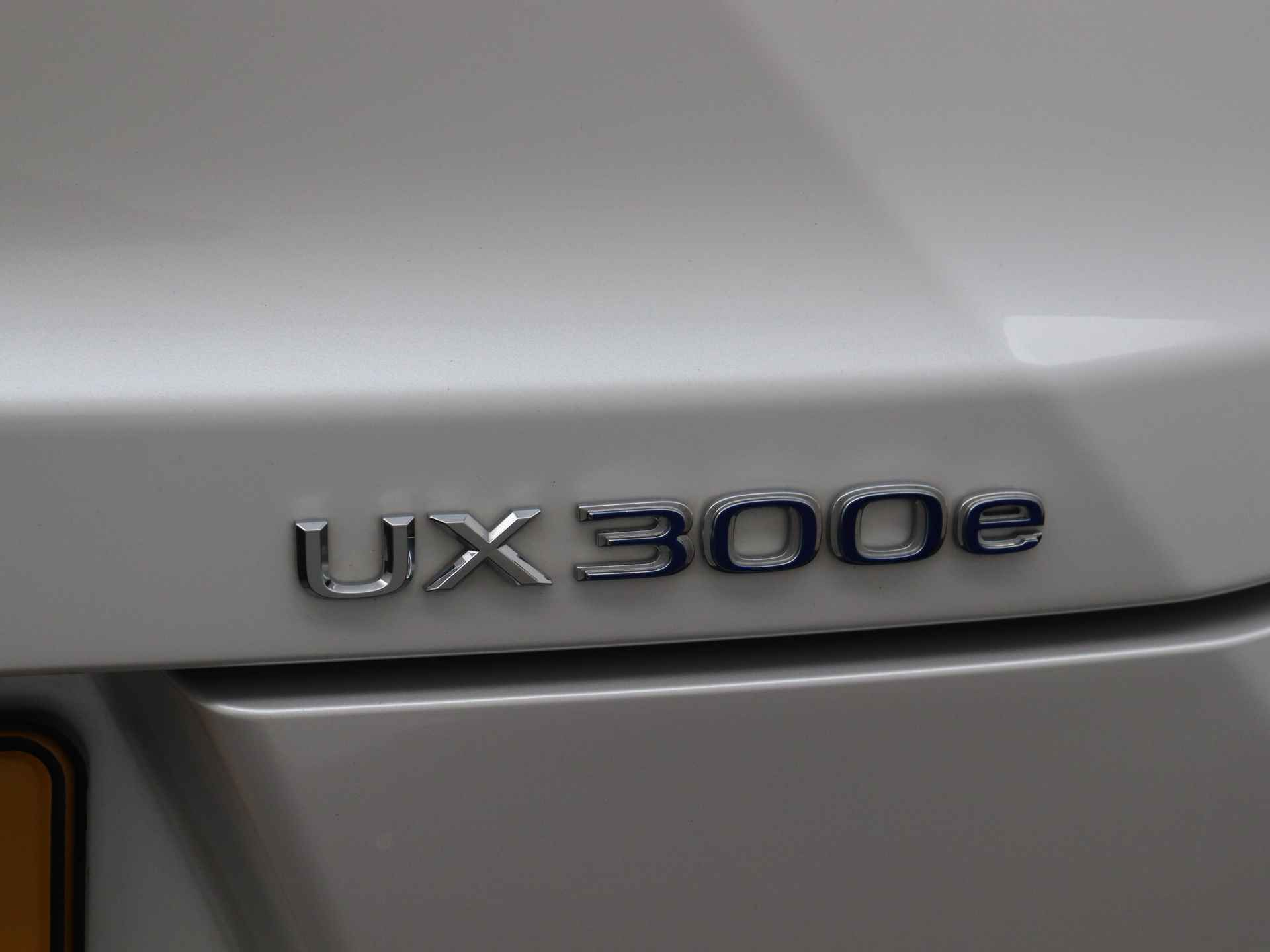 Lexus UX 300e Business | Full Electric | Apple CarPlay / Android Auto | DAB | Elektrische stoelen | - 35/41
