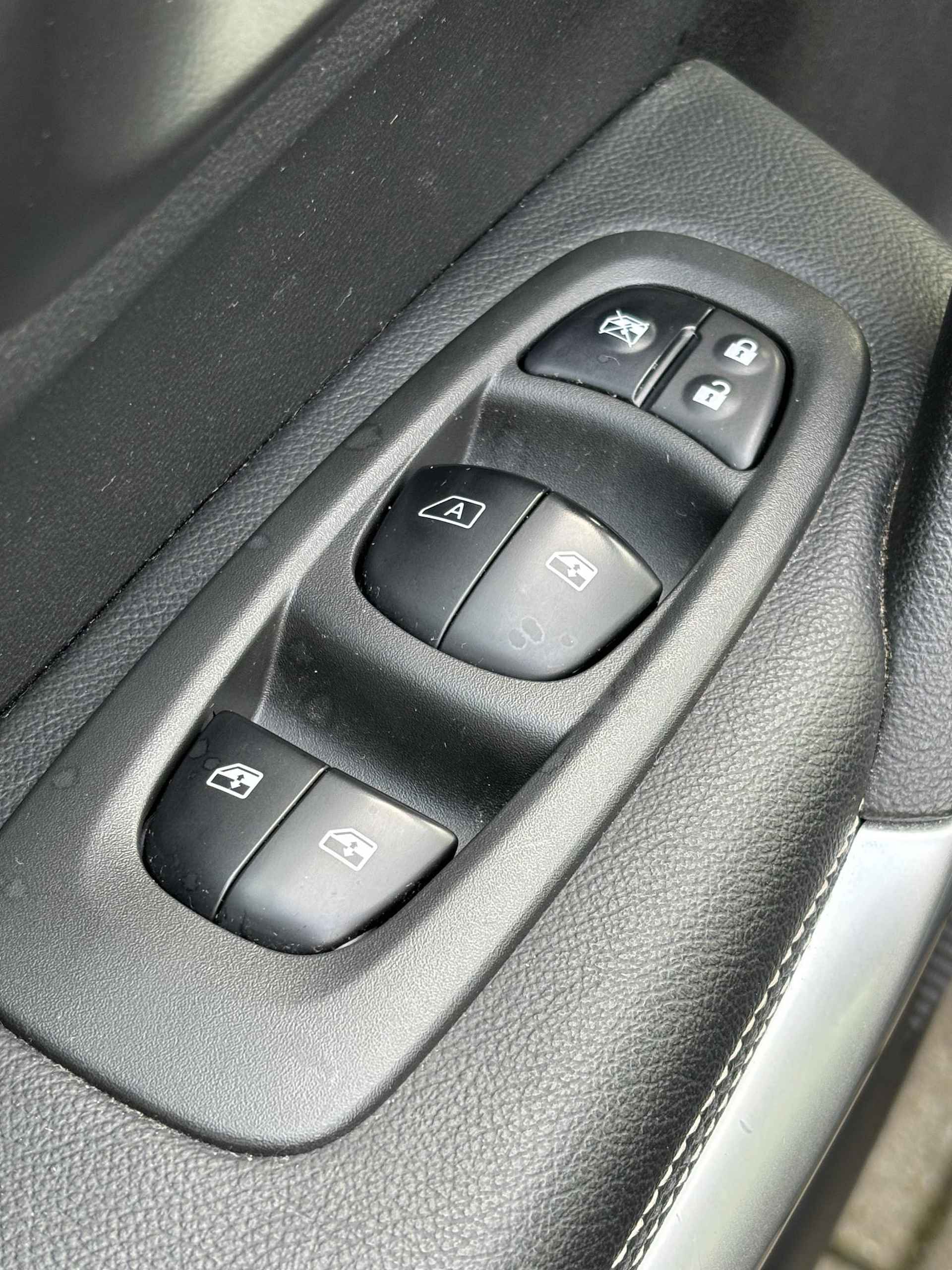 Renault Kadjar 1.2 TCe 130pk Intens | Climate Control | Navigatie | Stoelverwarming | Lederen Bekleding | Trekhaak | LED Koplampen | 19'' Velgen - 13/24
