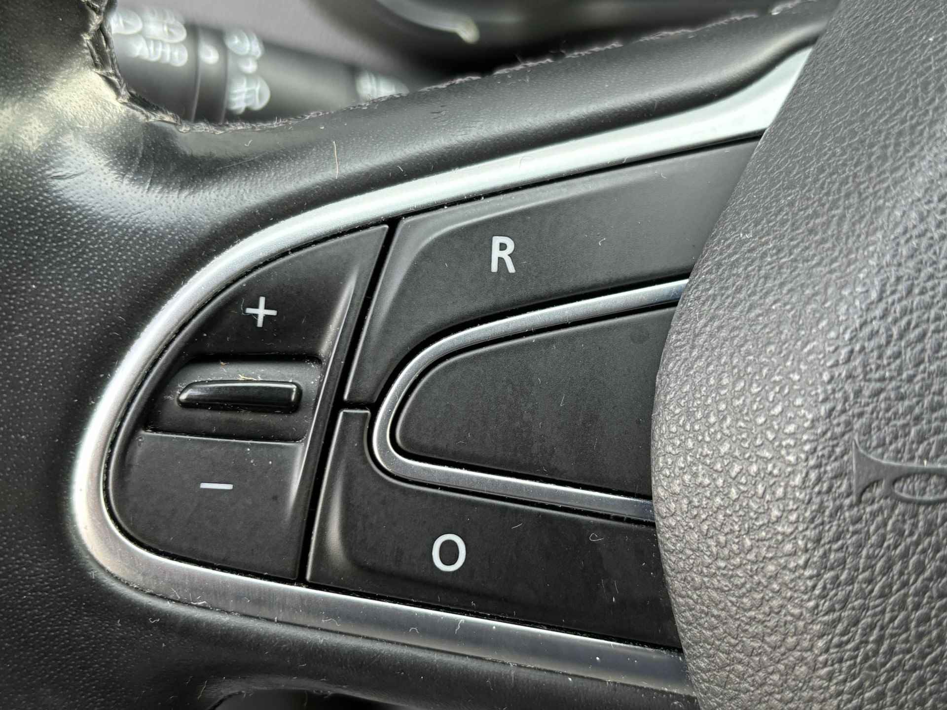 Renault Kadjar 1.2 TCe 130pk Intens | Climate Control | Navigatie | Stoelverwarming | Lederen Bekleding | Trekhaak | LED Koplampen | 19'' Velgen - 18/24