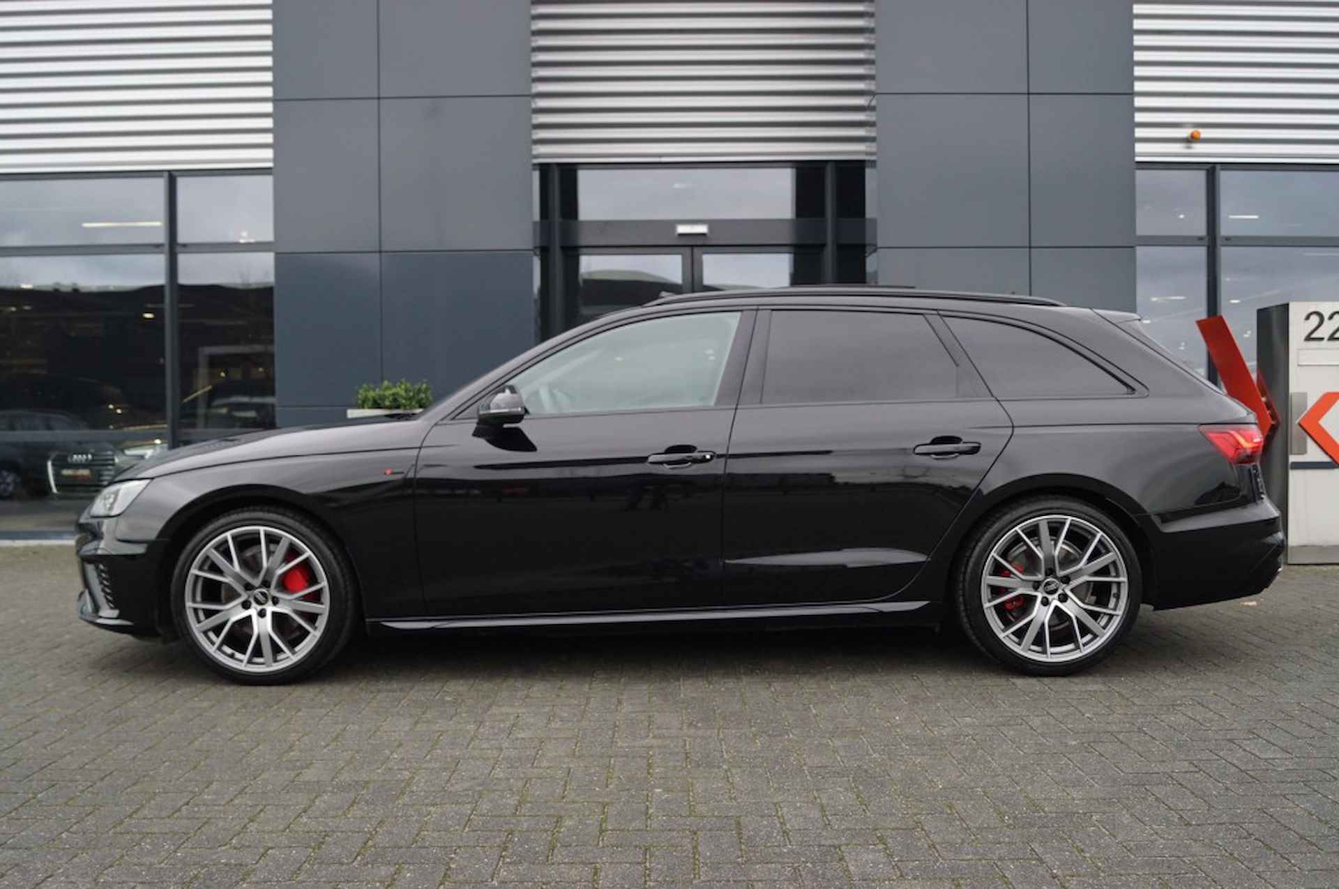 AUDI A4 Avant 40 TFSI S-Line S-Tronic /Panodak/19 Inch LM/Matrix LED - 5/58