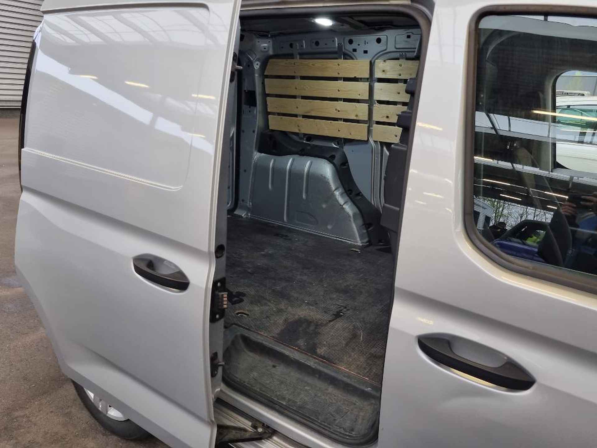 Volkswagen Caddy Cargo 2.0 TDI Comfort Navi by App / PDC / Cruise control - 6/6