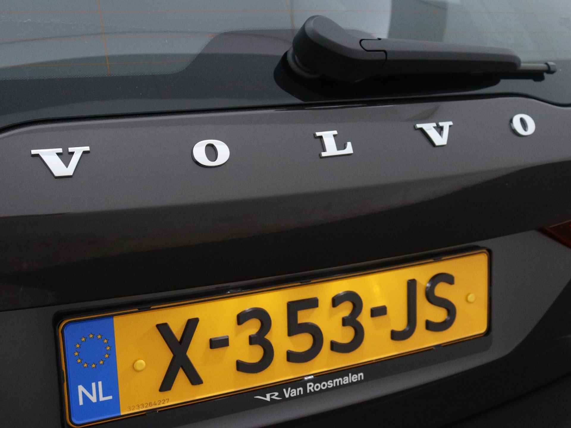 Volvo V60 2.0 B3 Plus Dark | Stoelverwarming | Camera | Voorruit verwarmin - 40/44