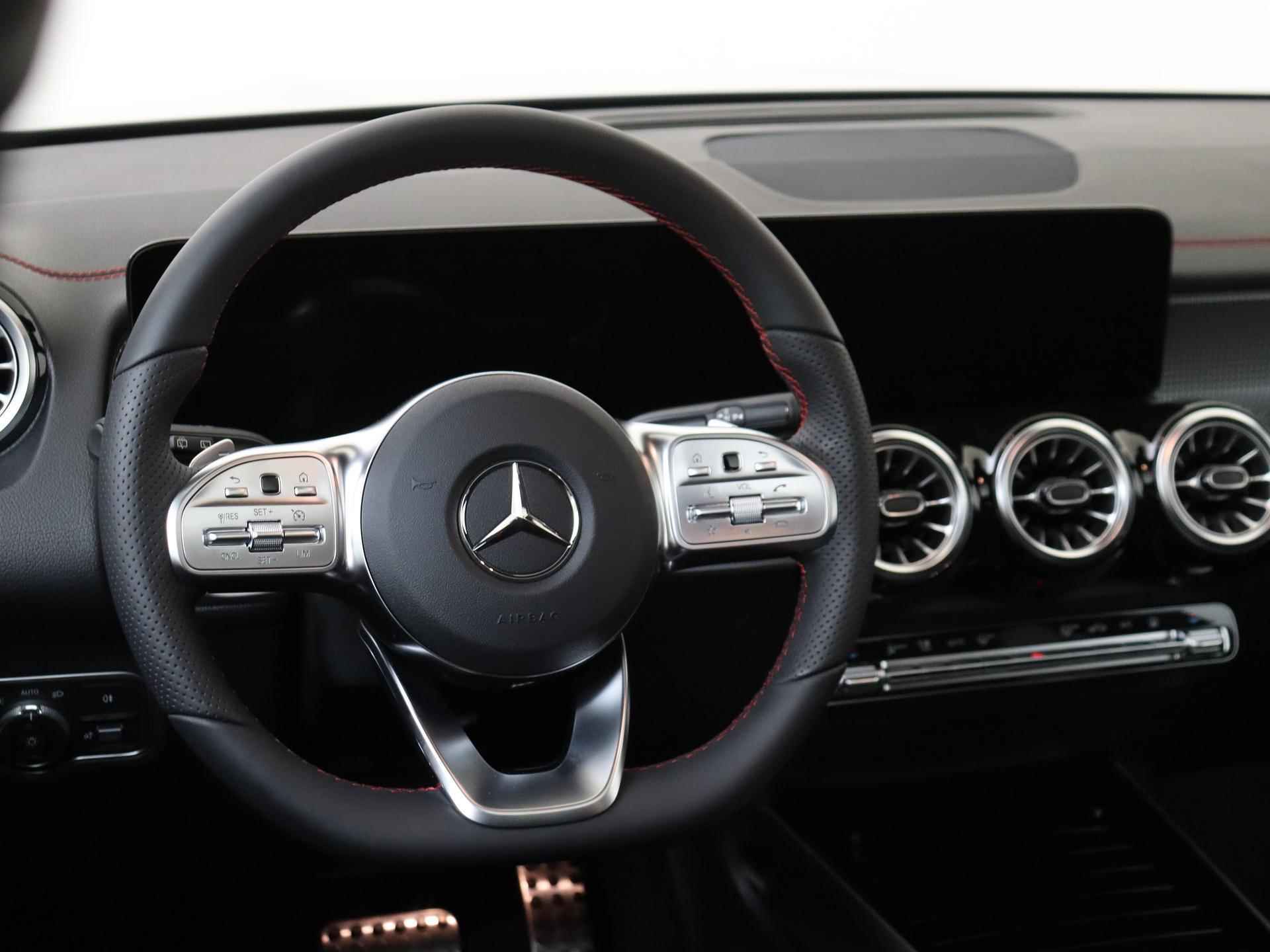 Mercedes-Benz EQB 300 AMG Line / Panoramadak / Night pakket / Carplay / Premium Pakket / - 6/36