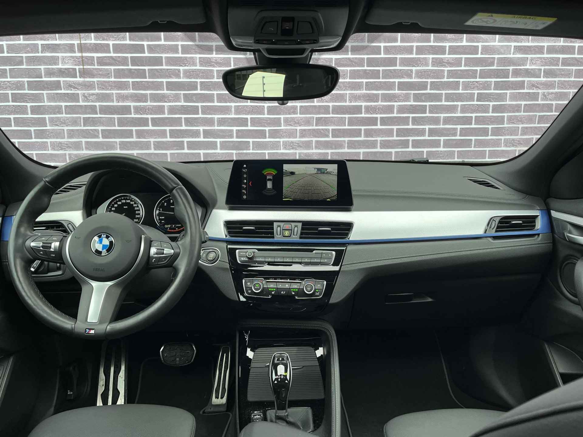 BMW X2 sDrive20i High Executive Schuif/kantel dak| Head-up display | Sportstoelen | Stuur/stoelverwarming | achteruitrijcamera | DAB | - 30/42