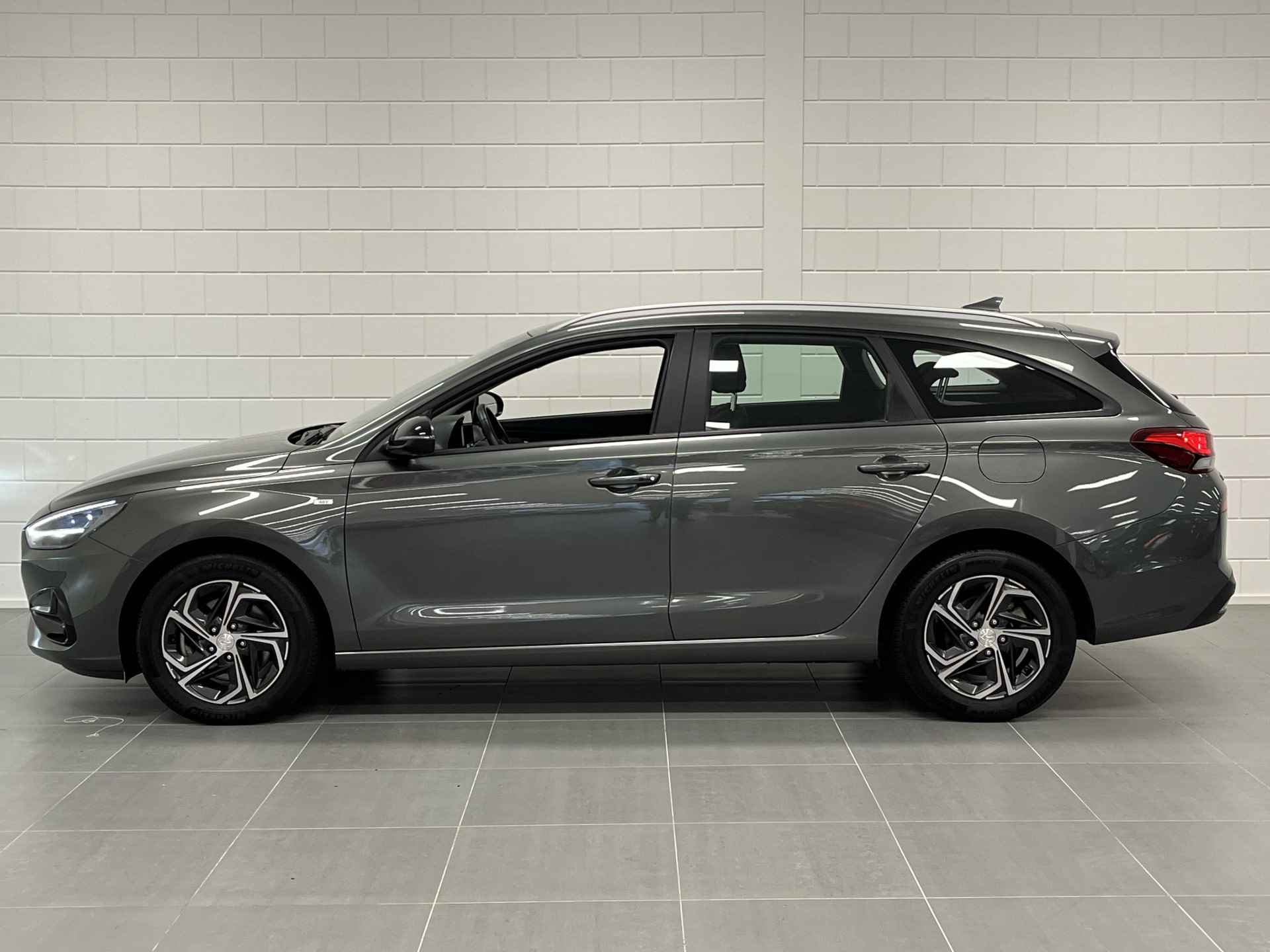 Hyundai i30 Wagon 1.0 T-GDi MHEV Comfort Smart NAVIGATIE | CLIMATE CONTROL | LED KOPLAMPEN | RUIME STATIONWAGON! - 9/38