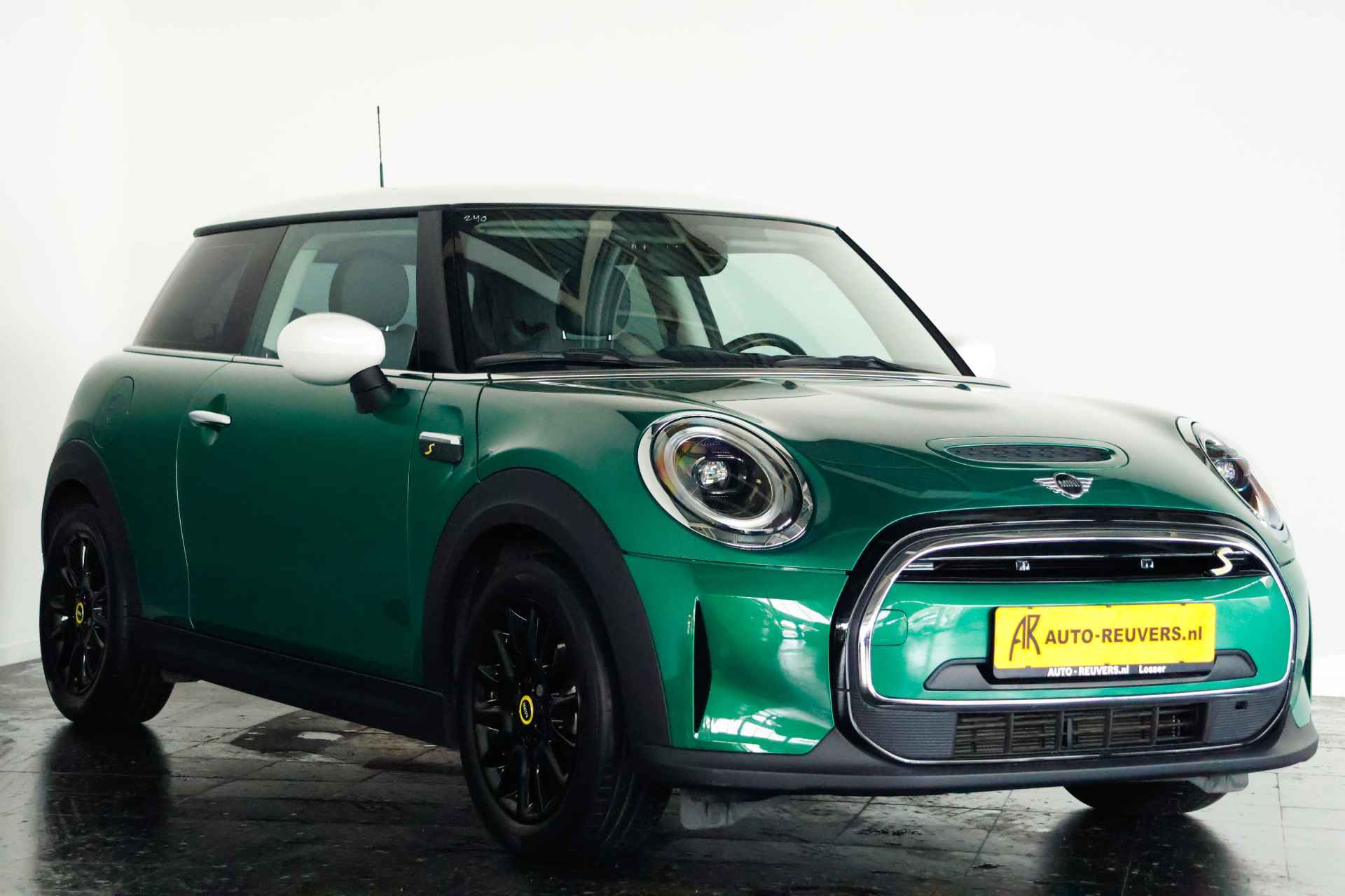 MINI Mini Electric MINI Electric Collection 33 kWh / LED / Navi / CarPlay / Cruisecontrol - 4/24