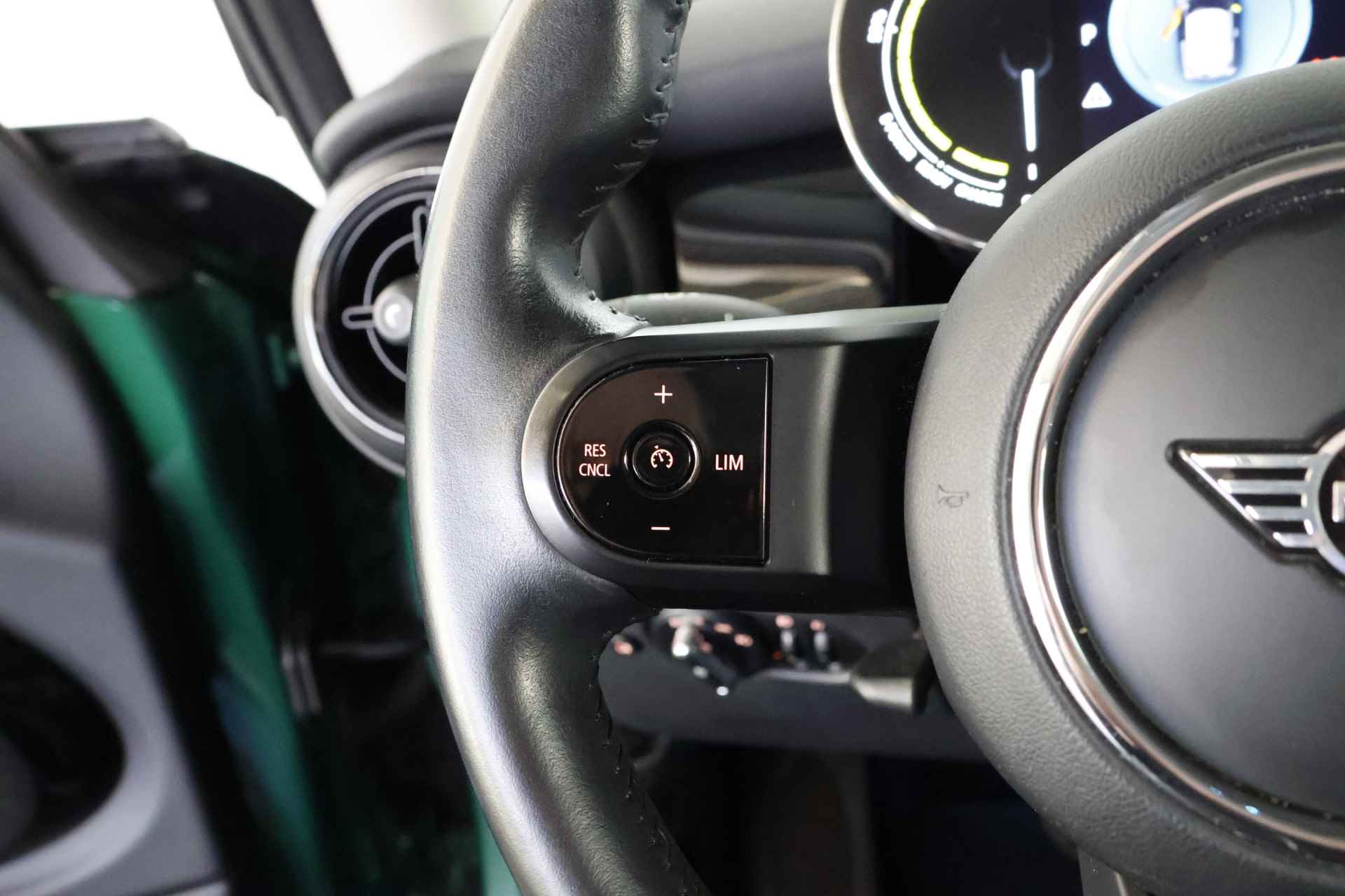 MINI Mini Electric MINI Electric Collection 33 kWh / LED / Navi / CarPlay / Cruisecontrol - 16/24