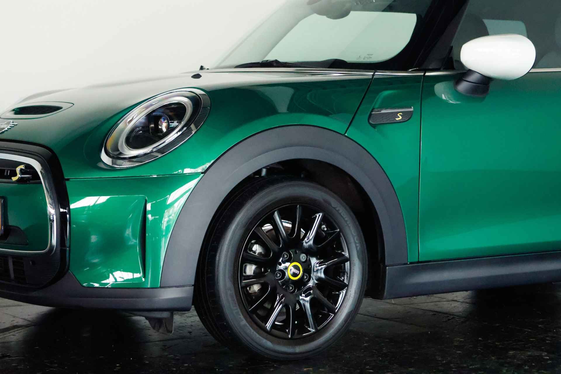 MINI Mini Electric MINI Electric Collection 33 kWh / LED / Navi / CarPlay / Cruisecontrol - 23/24