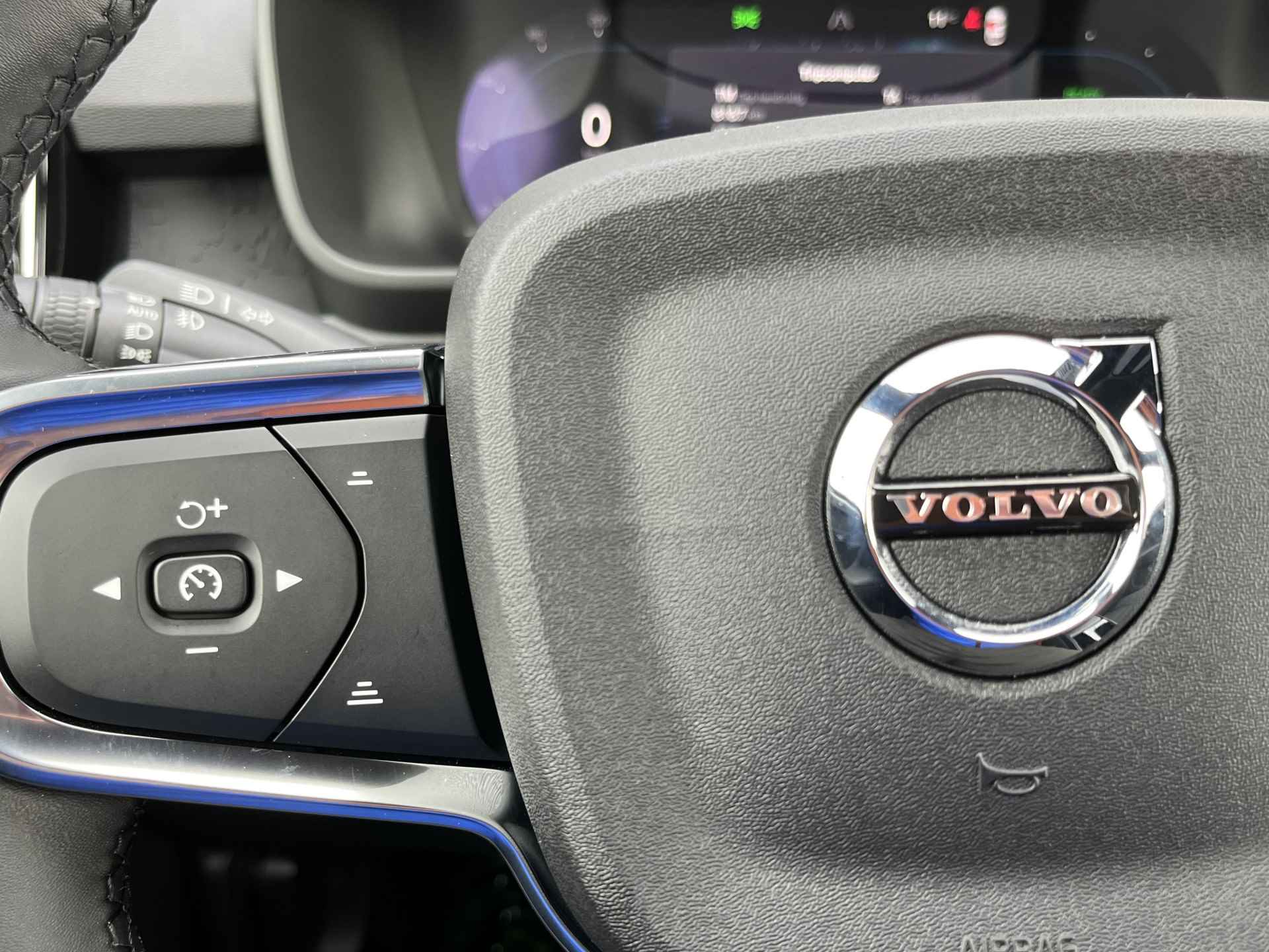 Volvo XC40 Recharge Core Edition 70 kWh | Sepp Subsidie Gebruikt! | Camera | Warmtepomp | Trekhaak | Stoelverwarming Voor + Achter - 13/33