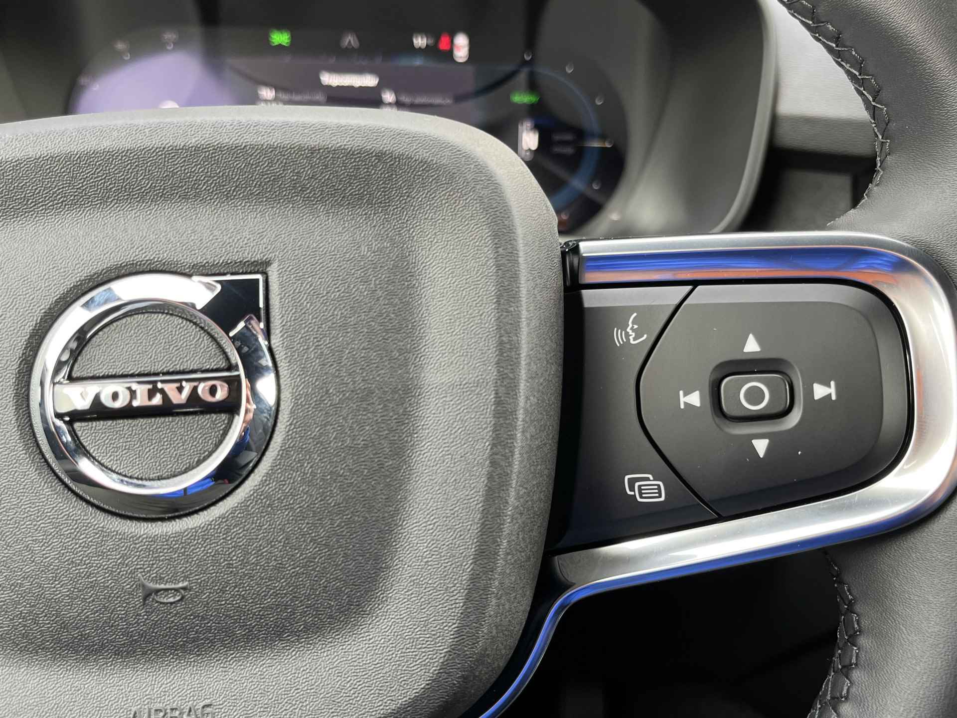 Volvo XC40 Recharge Core Edition 70 kWh | Sepp Subsidie Gebruikt! | Camera | Warmtepomp | Trekhaak | Stoelverwarming Voor + Achter - 14/33