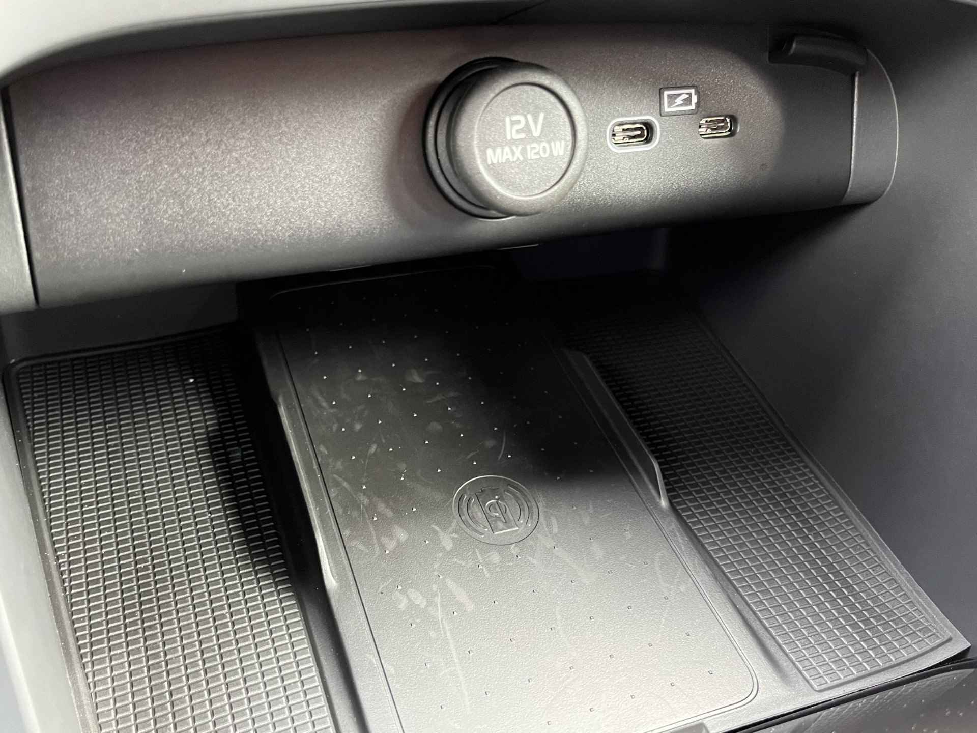 Volvo XC40 Recharge Core Edition 70 kWh | Sepp Subsidie Gebruikt! | Camera | Warmtepomp | Trekhaak | Stoelverwarming Voor + Achter - 16/33