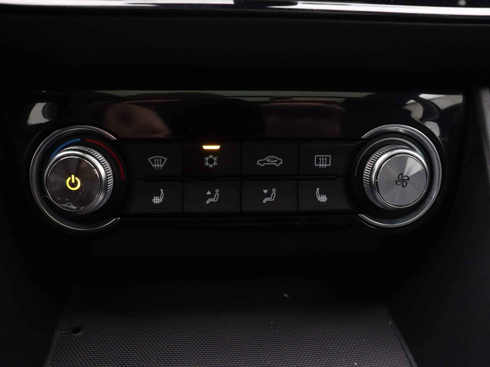 MG ZS EV Luxury | Leder | Panoramadak | Camera | Navi | Apple CarPlay | - 18/27