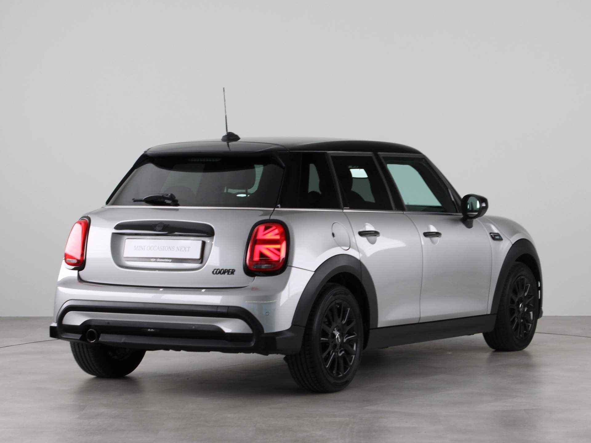 MINI 5-deurs Cooper Camden Edition Aut. - 10/23