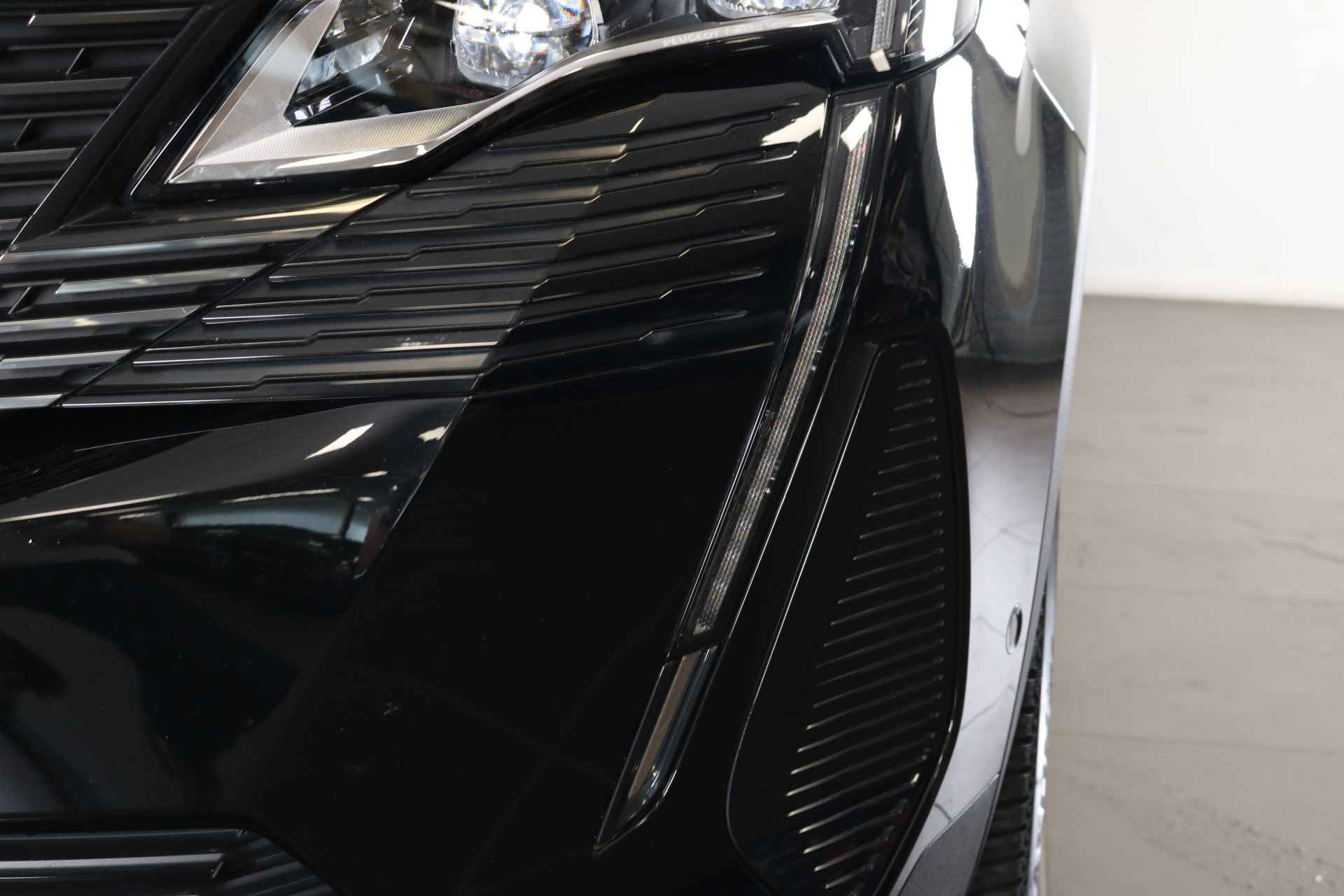 Peugeot 3008 1.2 130PK GT Black Pack | Automaat | Adaptieve Cruise | Stoelverwarming | Dode hoek | 19''LMV  | Camera | Bluetooth | Navigatie | Leder/Stof | Carplay | - 9/51