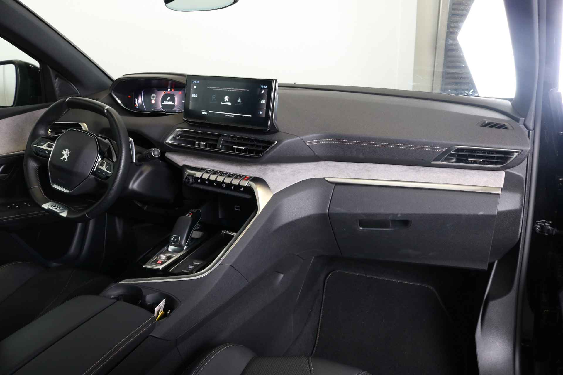 Peugeot 3008 1.2 130PK GT Black Pack | Automaat | Adaptieve Cruise | Stoelverwarming | Dode hoek | 19''LMV  | Camera | Bluetooth | Navigatie | Leder/Stof | Carplay | - 16/51