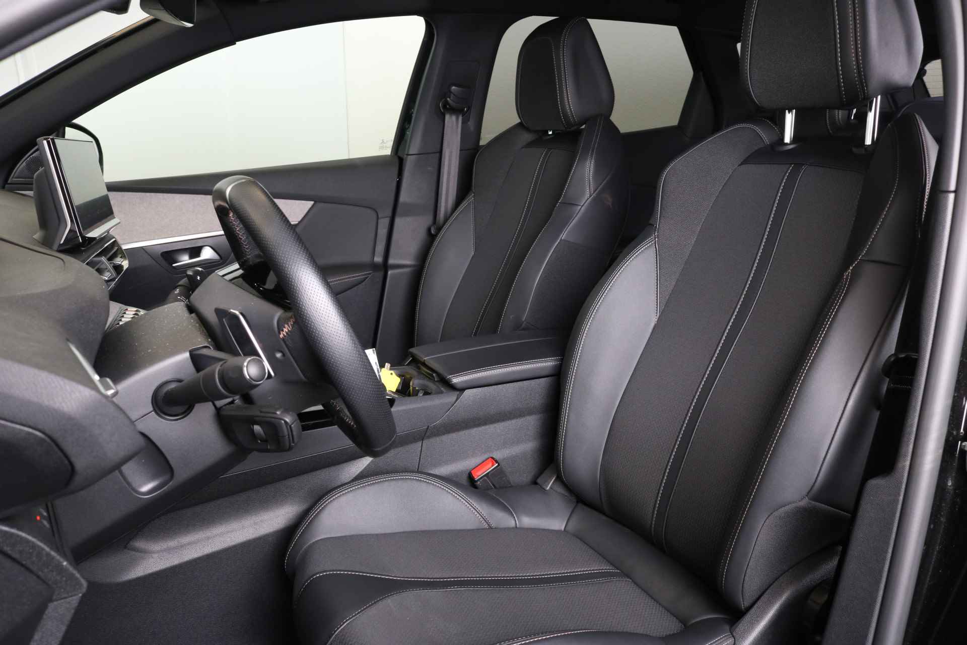 Peugeot 3008 1.2 130PK GT Black Pack | Automaat | Adaptieve Cruise | Stoelverwarming | Dode hoek | 19''LMV  | Camera | Bluetooth | Navigatie | Leder/Stof | Carplay | - 18/51