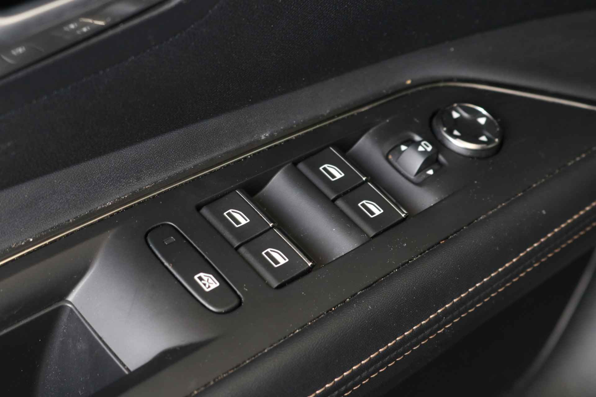 Peugeot 3008 1.2 130PK GT Black Pack | Automaat | Adaptieve Cruise | Stoelverwarming | Dode hoek | 19''LMV  | Camera | Bluetooth | Navigatie | Leder/Stof | Carplay | - 22/51