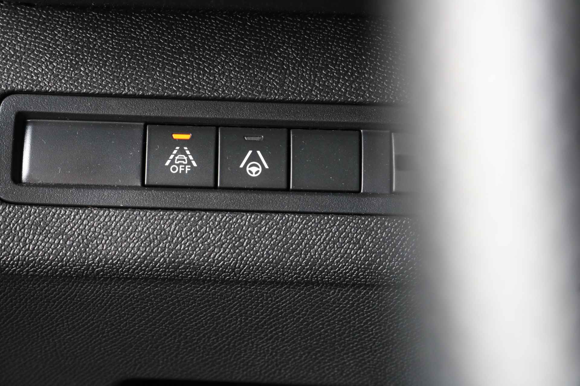Peugeot 3008 1.2 130PK GT Black Pack | Automaat | Adaptieve Cruise | Stoelverwarming | Dode hoek | 19''LMV  | Camera | Bluetooth | Navigatie | Leder/Stof | Carplay | - 23/51