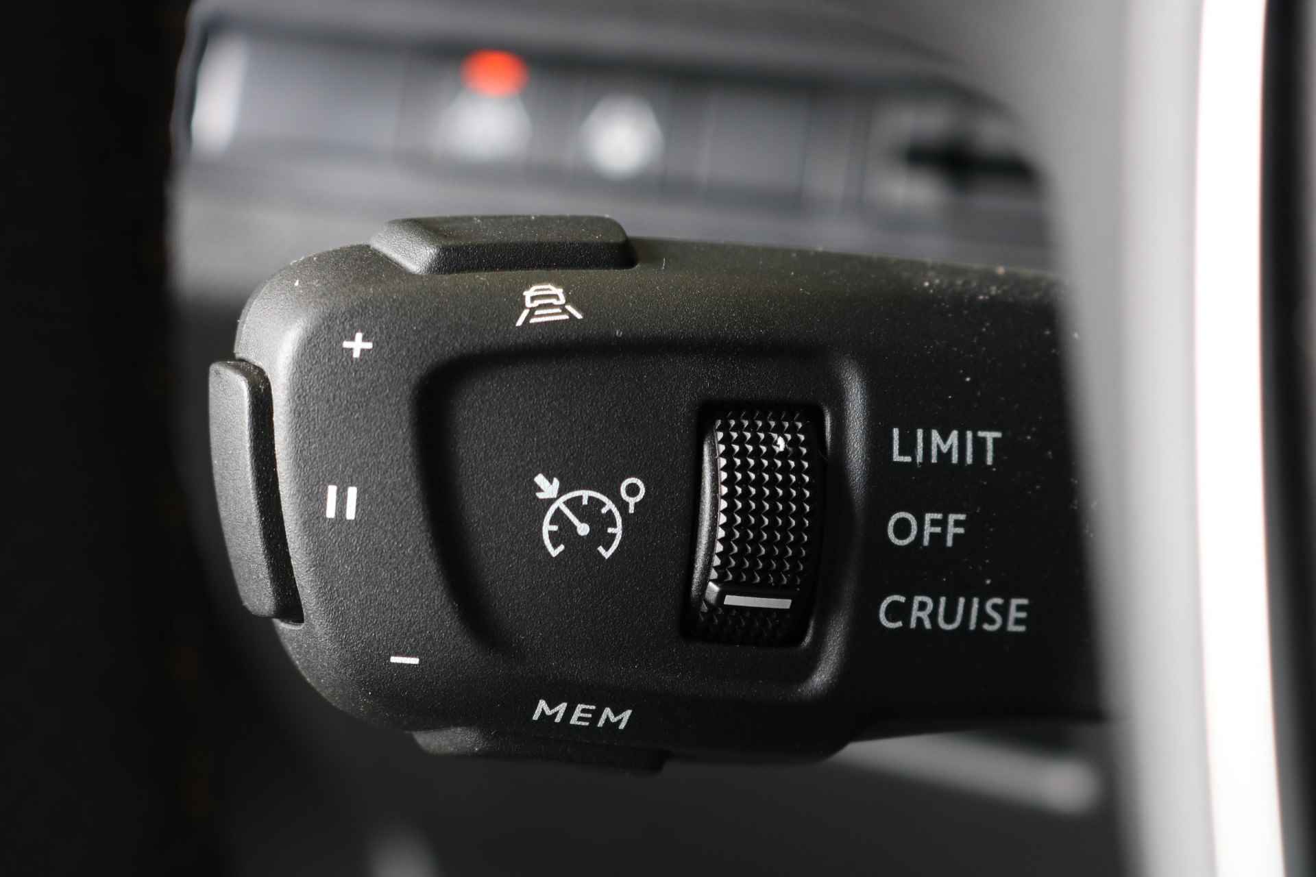 Peugeot 3008 1.2 130PK GT Black Pack | Automaat | Adaptieve Cruise | Stoelverwarming | Dode hoek | 19''LMV  | Camera | Bluetooth | Navigatie | Leder/Stof | Carplay | - 26/51
