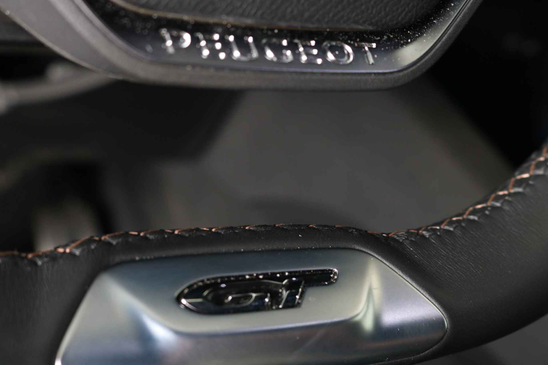 Peugeot 3008 1.2 130PK GT Black Pack | Automaat | Adaptieve Cruise | Stoelverwarming | Dode hoek | 19''LMV  | Camera | Bluetooth | Navigatie | Leder/Stof | Carplay | - 28/51