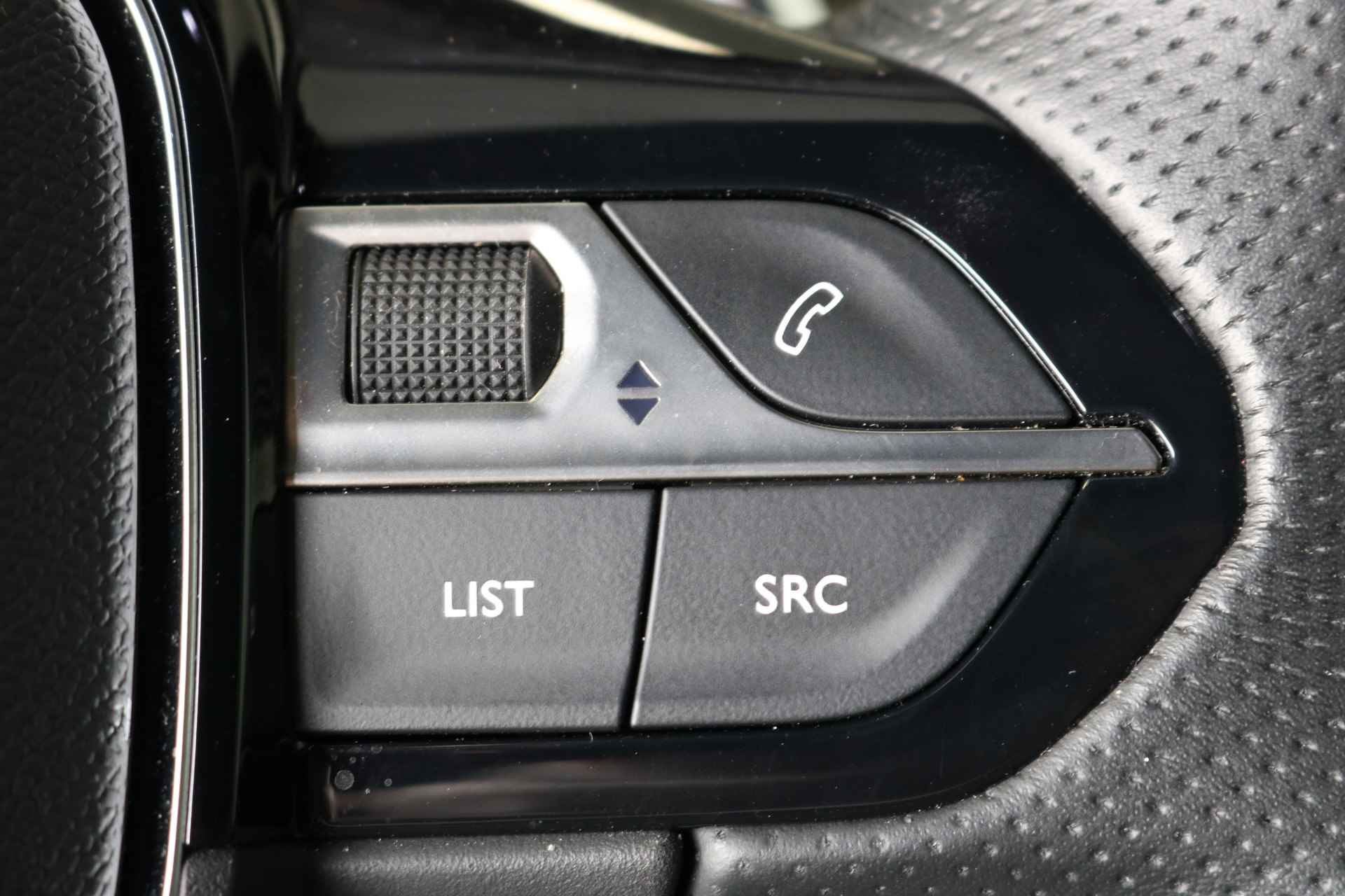 Peugeot 3008 1.2 130PK GT Black Pack | Automaat | Adaptieve Cruise | Stoelverwarming | Dode hoek | 19''LMV  | Camera | Bluetooth | Navigatie | Leder/Stof | Carplay | - 29/51