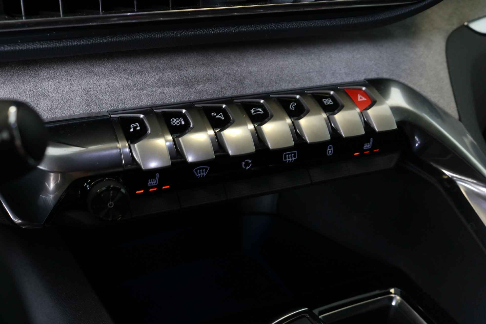 Peugeot 3008 1.2 130PK GT Black Pack | Automaat | Adaptieve Cruise | Stoelverwarming | Dode hoek | 19''LMV  | Camera | Bluetooth | Navigatie | Leder/Stof | Carplay | - 43/51