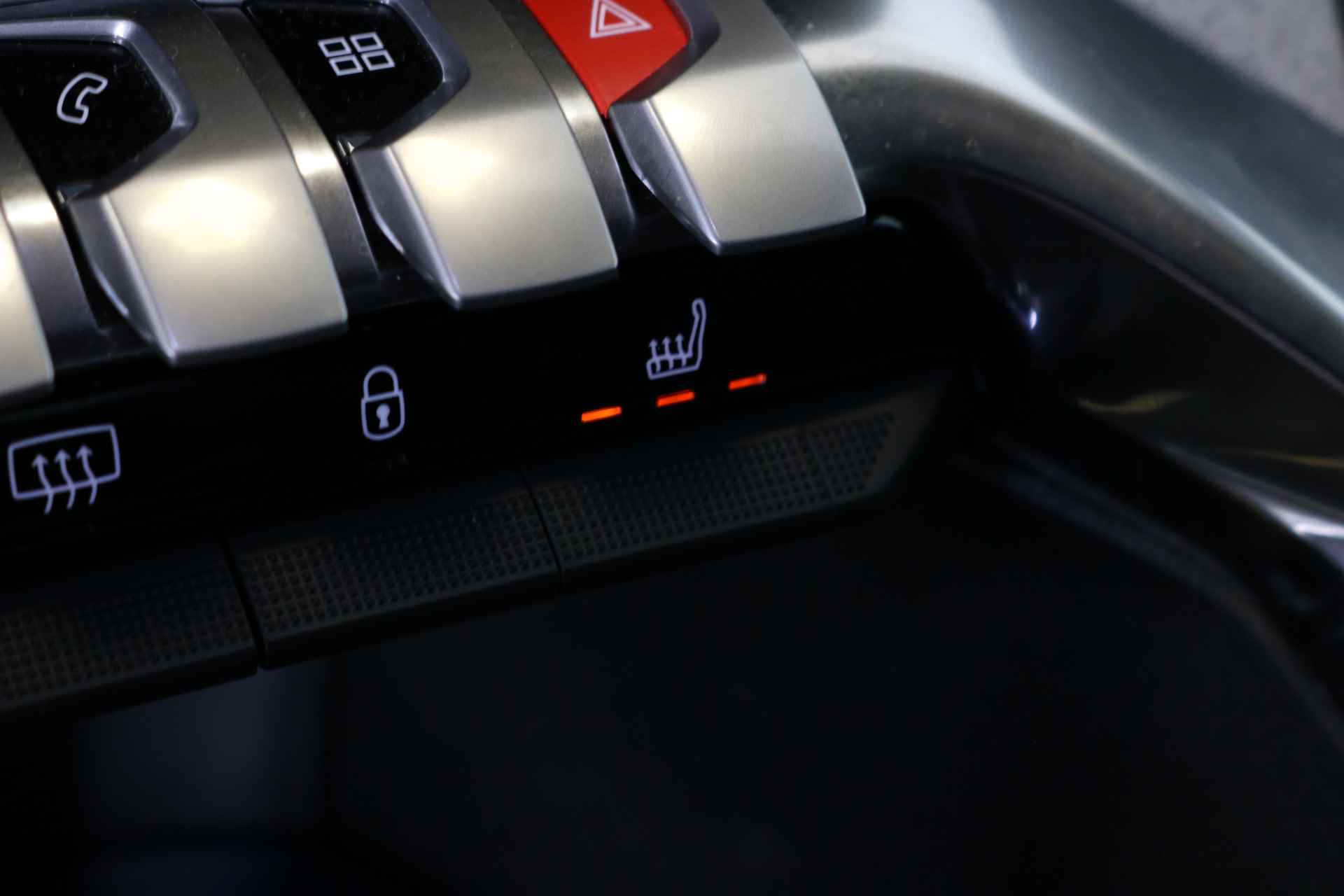 Peugeot 3008 1.2 130PK GT Black Pack | Automaat | Adaptieve Cruise | Stoelverwarming | Dode hoek | 19''LMV  | Camera | Bluetooth | Navigatie | Leder/Stof | Carplay | - 44/51