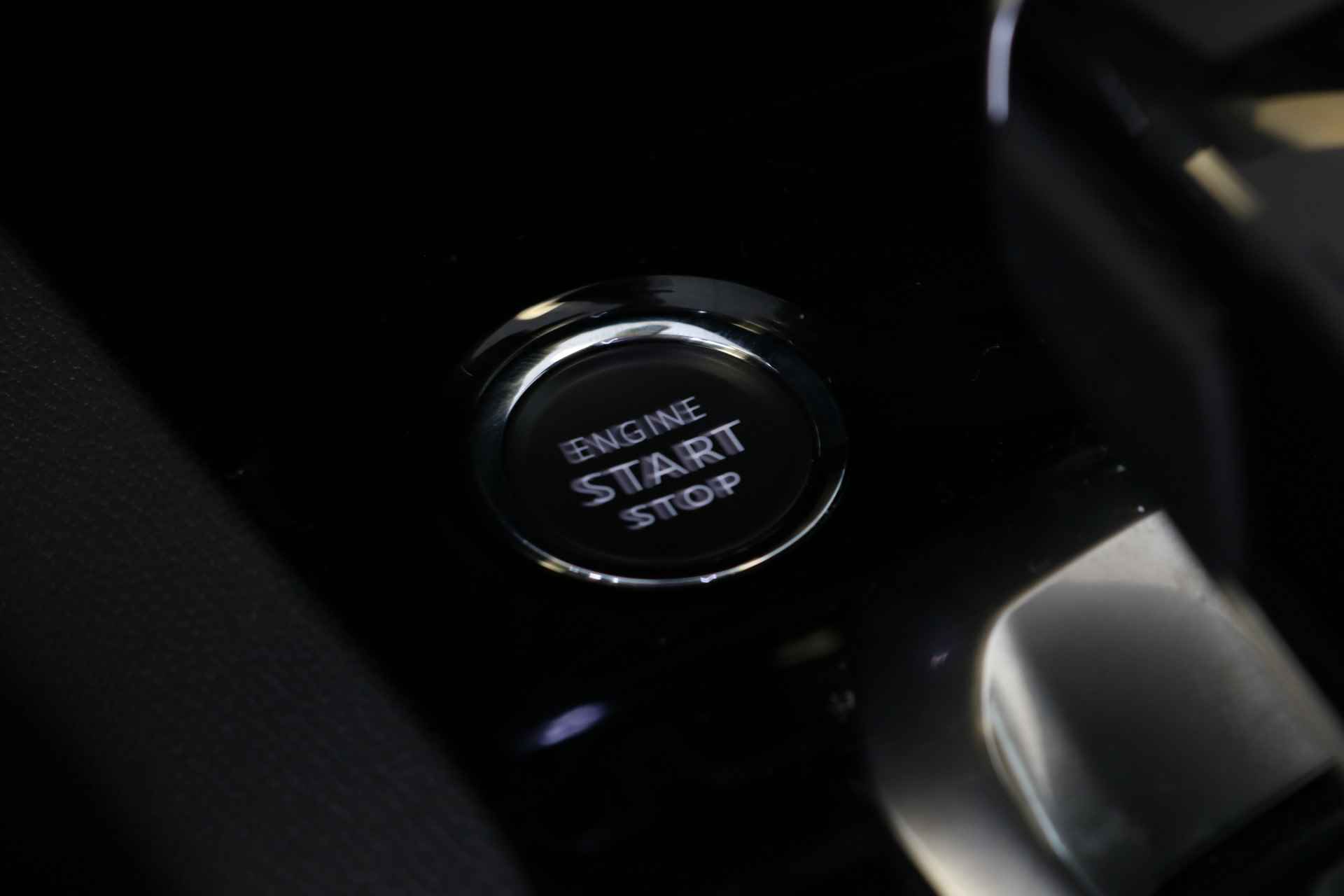 Peugeot 3008 1.2 130PK GT Black Pack | Automaat | Adaptieve Cruise | Stoelverwarming | Dode hoek | 19''LMV  | Camera | Bluetooth | Navigatie | Leder/Stof | Carplay | - 45/51