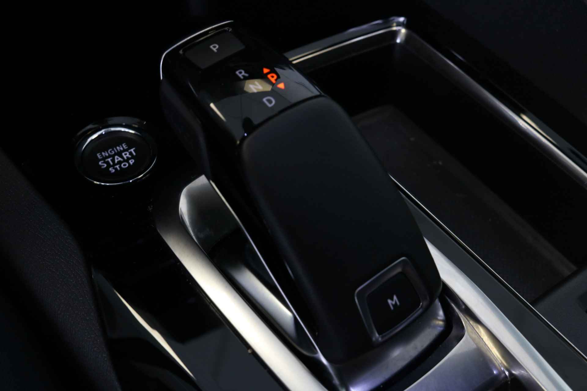 Peugeot 3008 1.2 130PK GT Black Pack | Automaat | Adaptieve Cruise | Stoelverwarming | Dode hoek | 19''LMV  | Camera | Bluetooth | Navigatie | Leder/Stof | Carplay | - 46/51