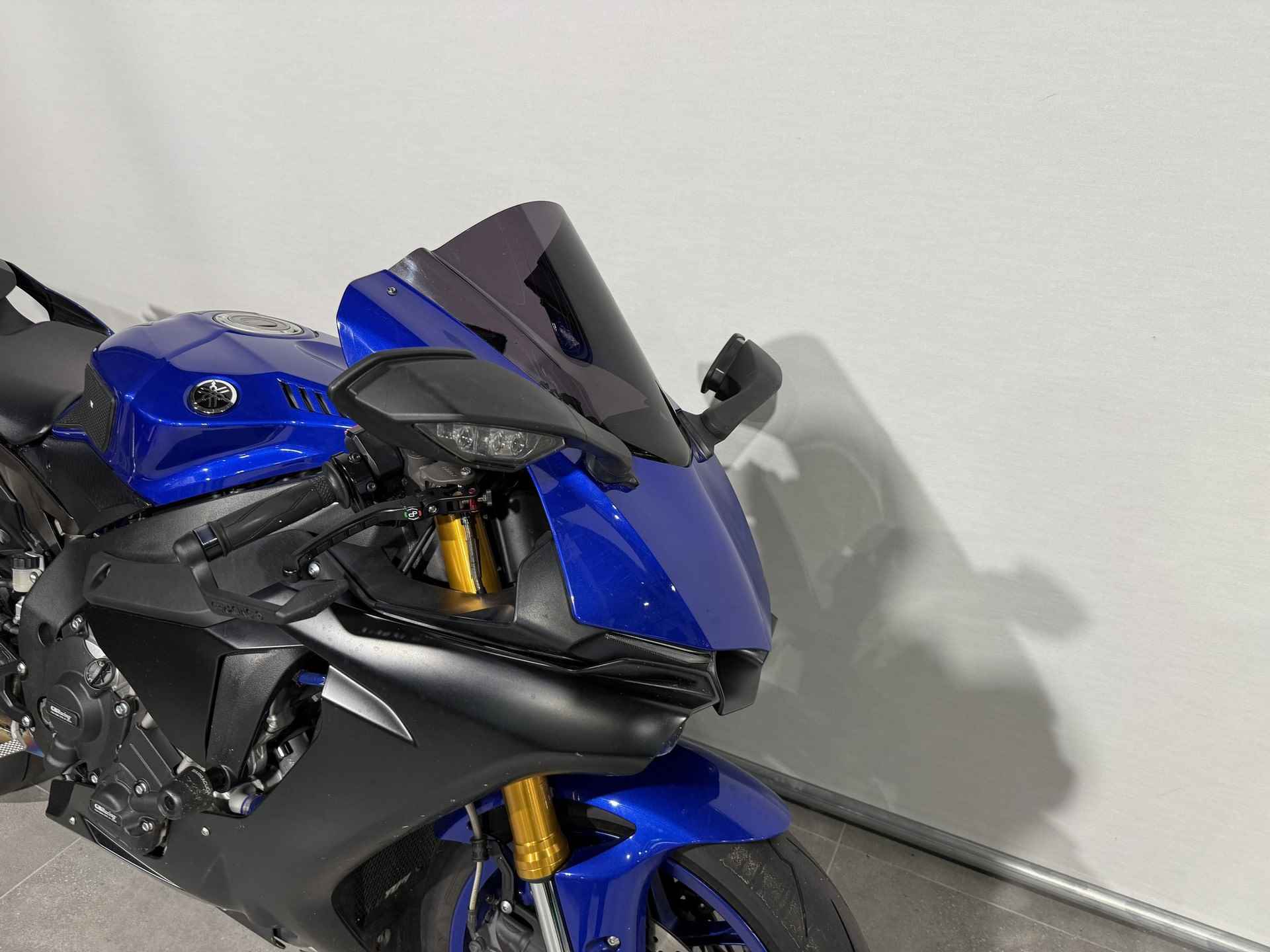 Yamaha YZF-R1 - 2/7