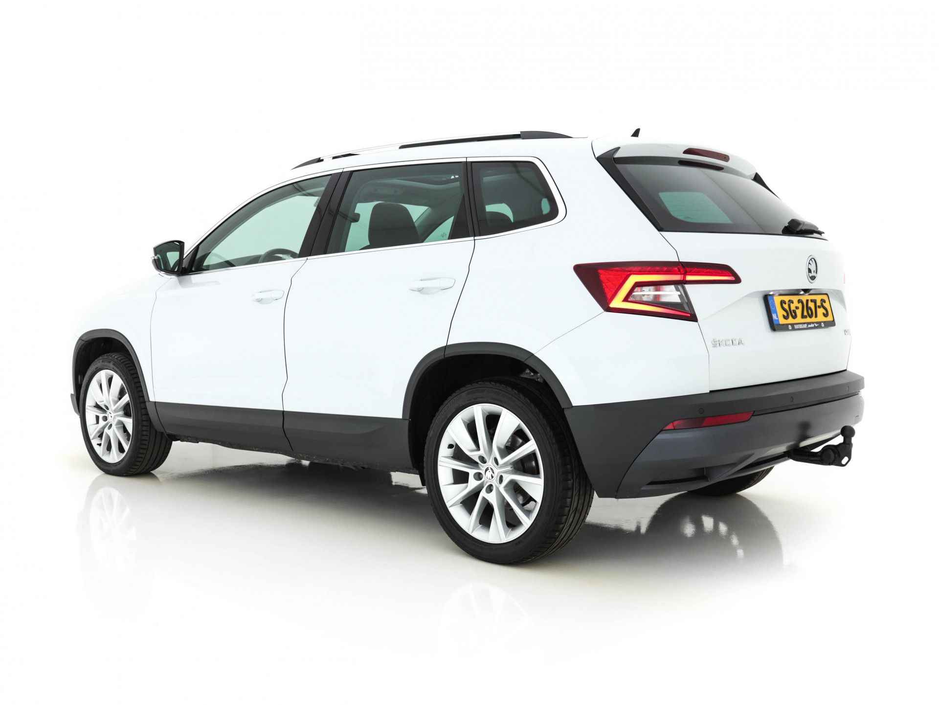 Škoda Karoq 1.6 TDI Style Business Travel-Pack Pro *PANO | FULL-LED | SOFT-VOLLEDER | NAVI-FULLMAP | CANTON-SURROUND-SOUND | ADAPTIVE-CRUISE | KEYLESS | CAMERA | DAB | AMBIENT-LIGHT |  TOWBAR | SPORT-SEATS | 18"ALU* - 4/35