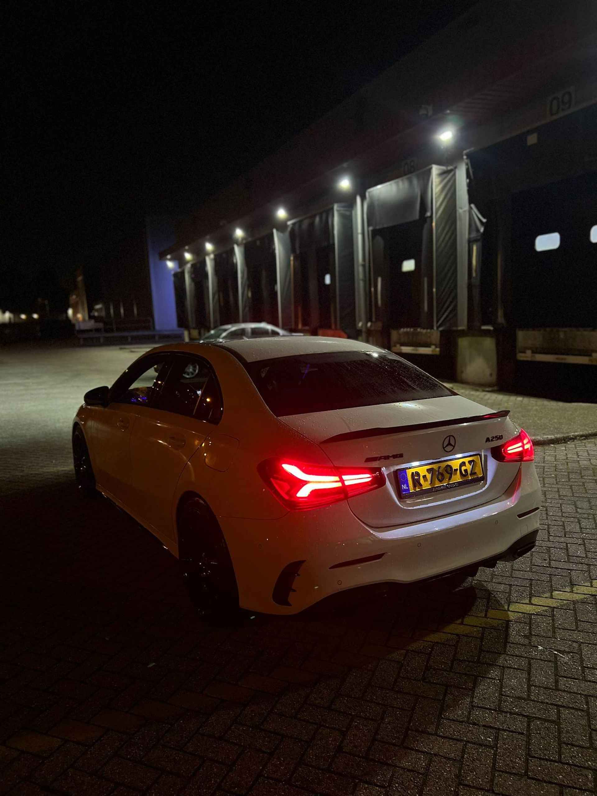 Mercedes-Benz A-Klasse 250 Premium Plus ,AMG PAKKET, SCHUIF/KANTELDAK, LM WIELEN ,BOEKJES,NAP EN ONDERHOUDSHISTORIE - 4/10