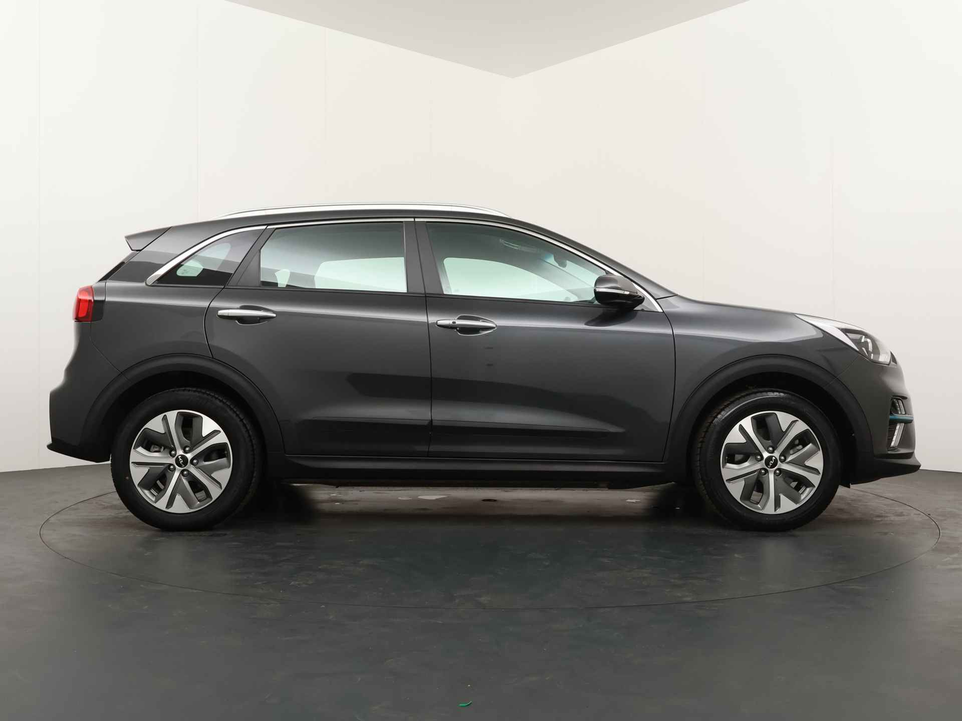 Kia e-Niro DynamicLine 64 kWh - Apple CarPlay/Android Auto - Navigatie - Achteruitrijcamera - Parkeersensoren - Fabrieksgarantie tot 07-2029 - 10/43