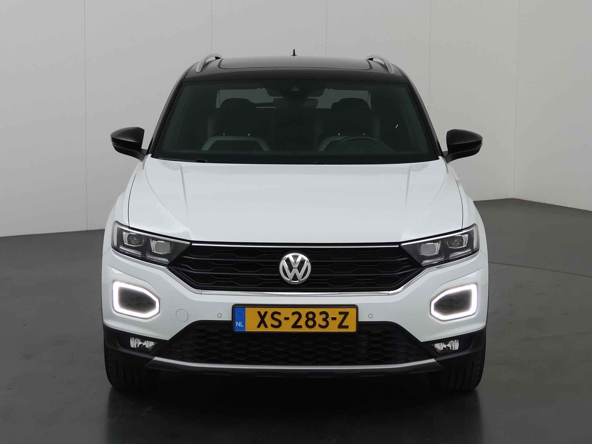 Volkswagen T-Roc 2.0 TSI 4Motion Sport | Trekhaak | Navigatie | Climate Control | Parkeercamera | Stoelverwarming | Parkeersensoren | Dodehoeketectie | - 4/44